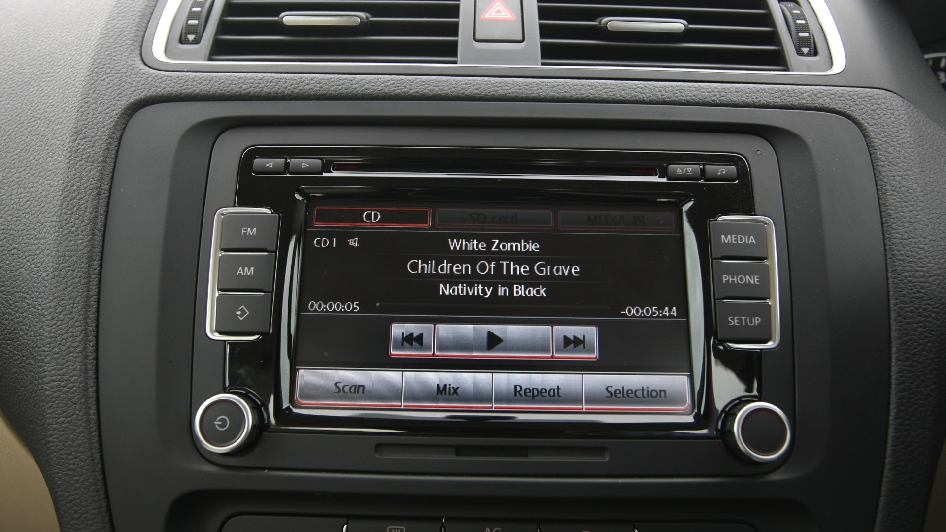 Volkswagen-Jetta-2011-2-0-Trendline-M-Interior