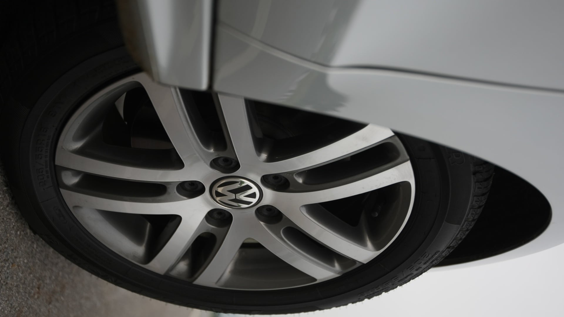 Volkswagen-Jetta-2011-2-0-Trendline-M-Exterior