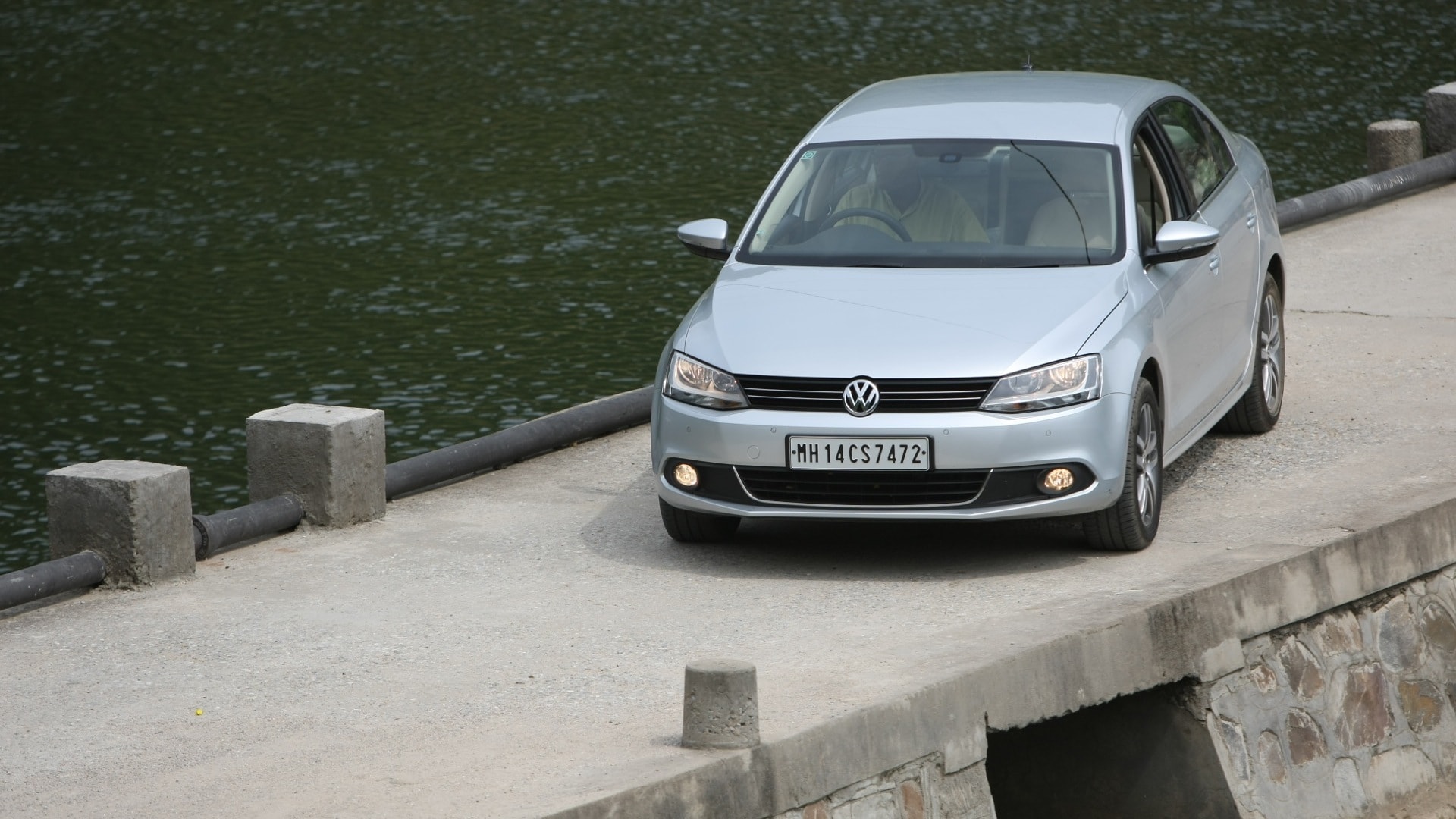 Volkswagen-Jetta-2011-2-0-Trendline-M-Exterior