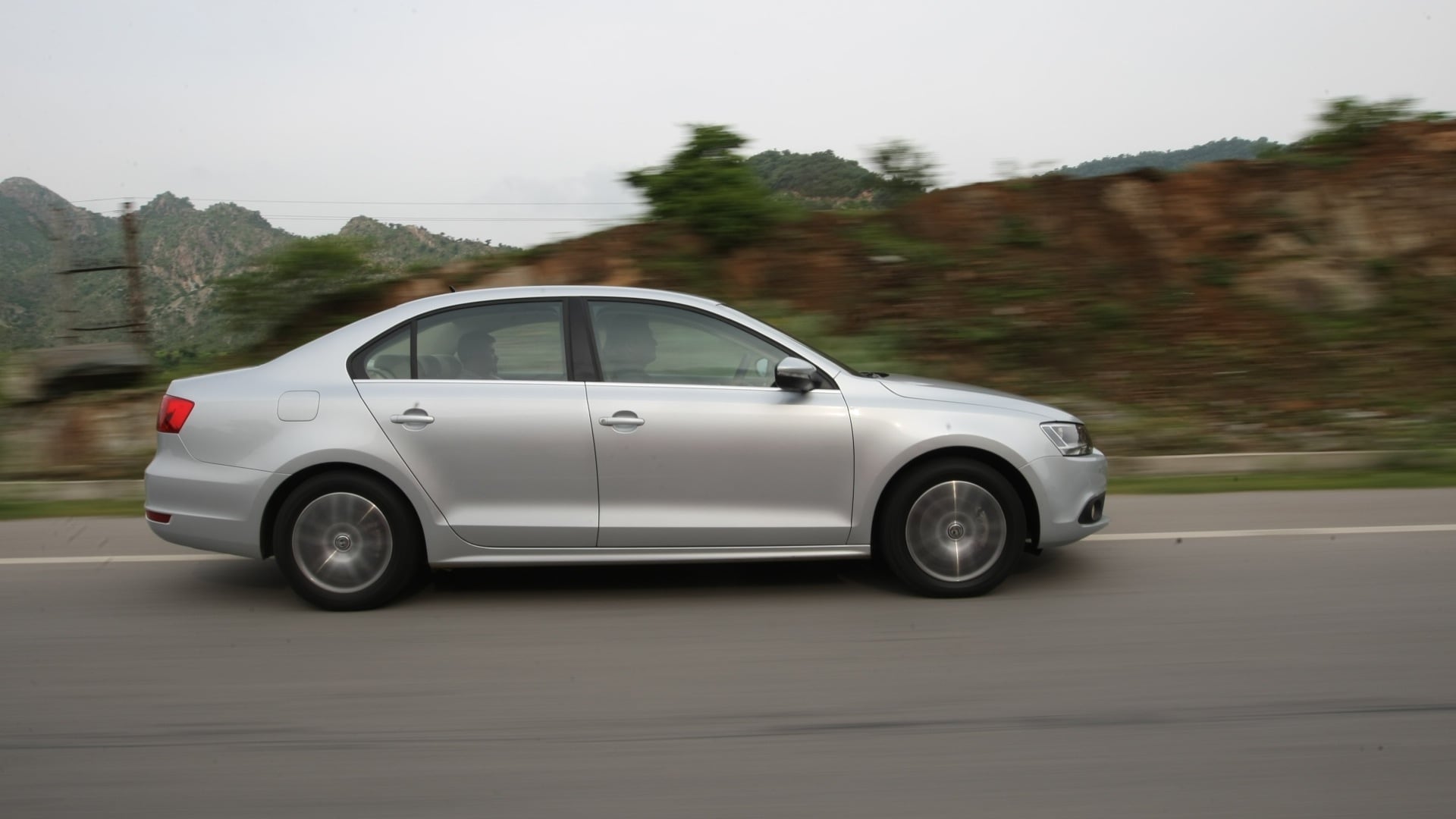 Volkswagen-Jetta-2011-2-0-Trendline-M-Exterior