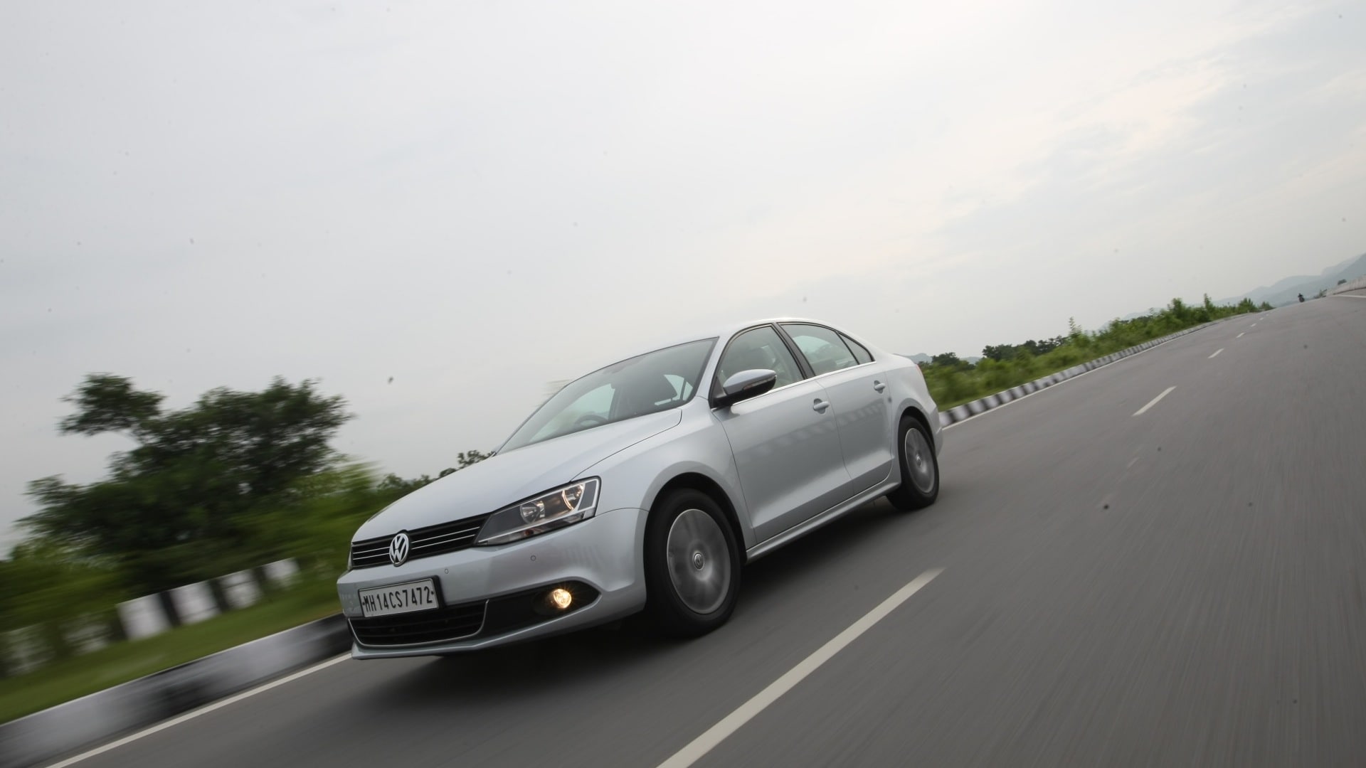 Volkswagen-Jetta-2011-2-0-Trendline-M-Exterior