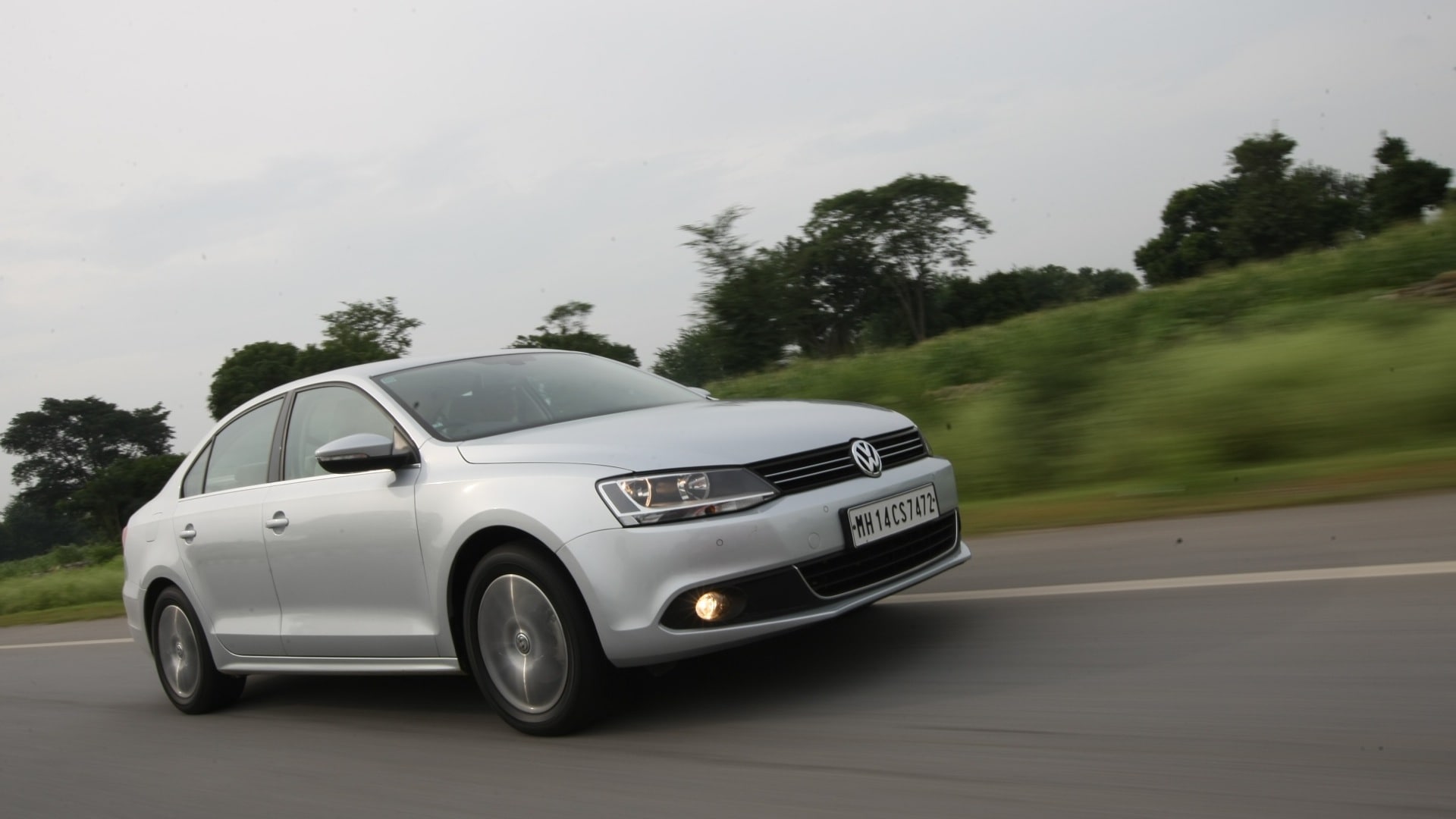 Volkswagen-Jetta-2011-2-0-Trendline-M-Exterior