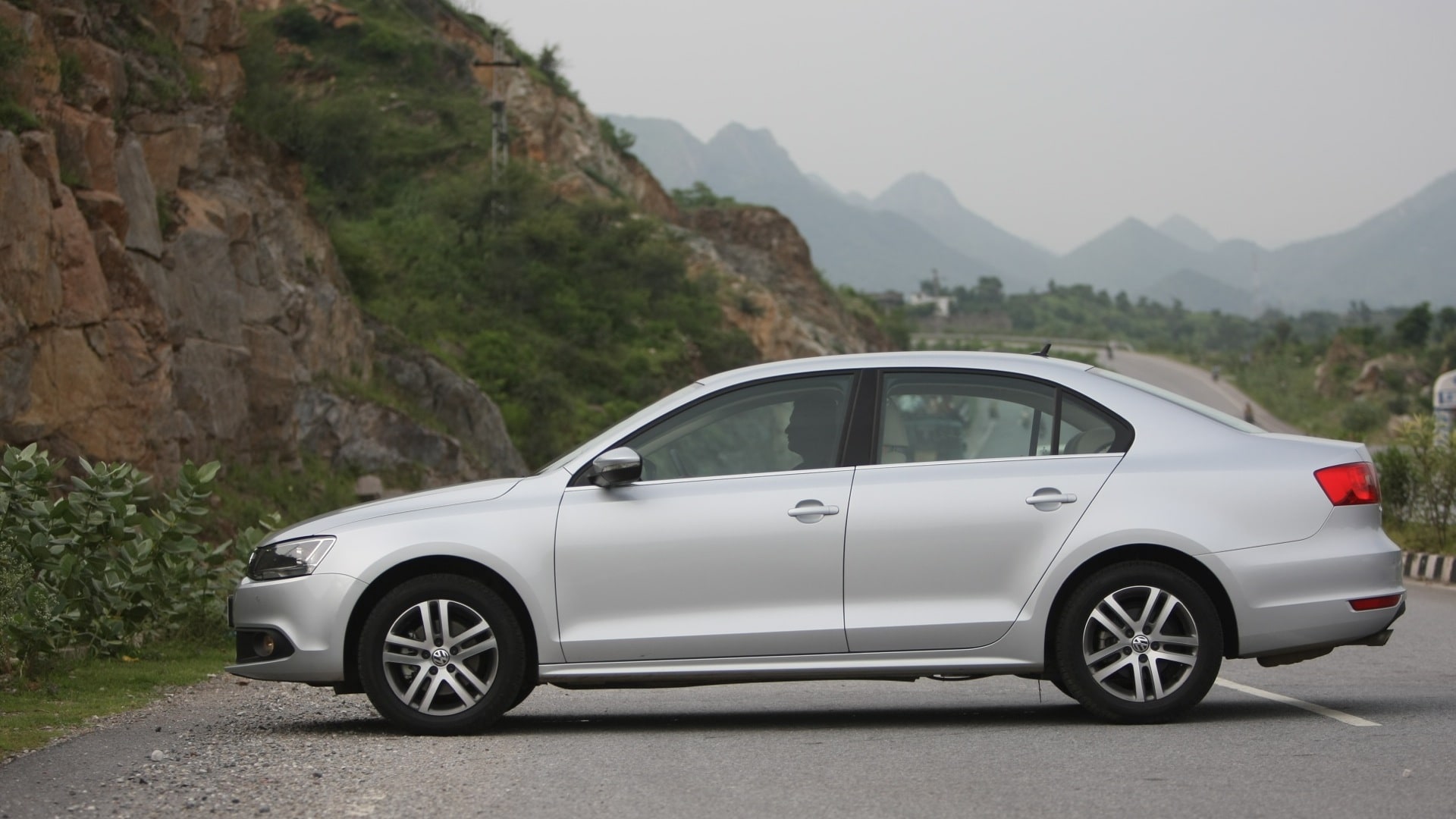Volkswagen-Jetta-2011-2-0-Trendline-M-Exterior