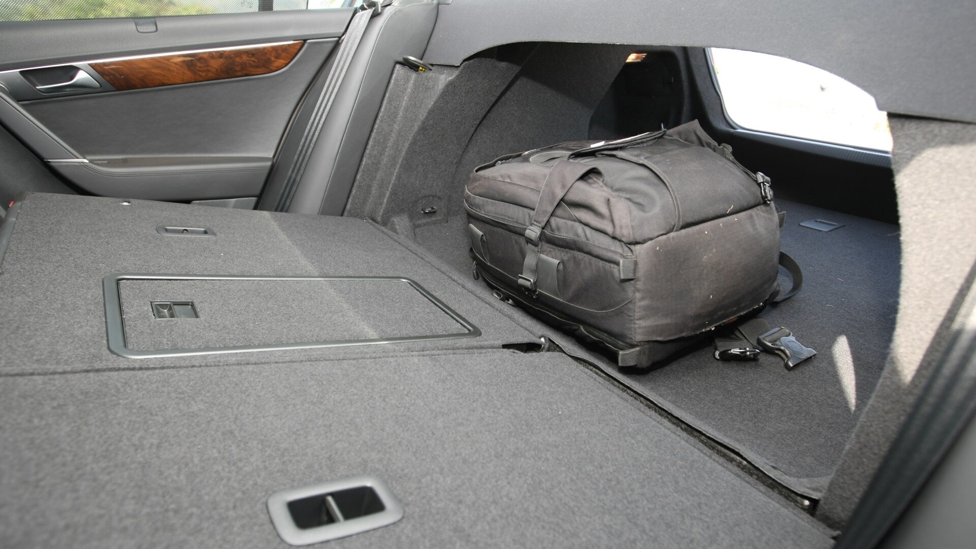 Volkswagen-Passat-2013-Trendline-MT-Interior