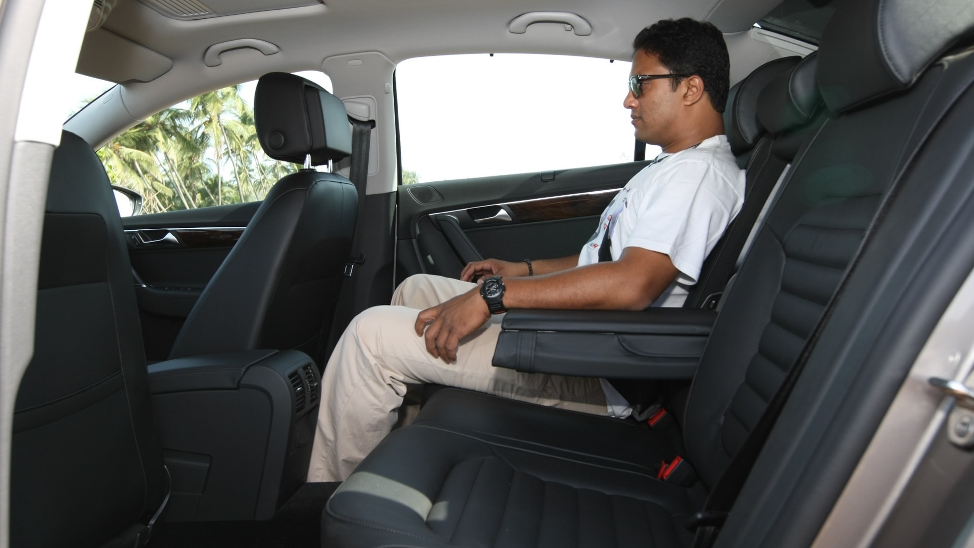 Volkswagen-Passat-2013-Trendline-MT-Interior