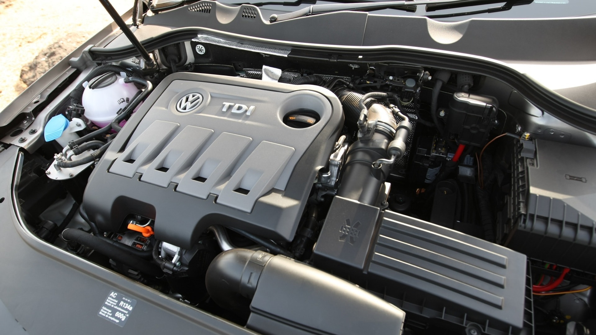 Volkswagen-Passat-2013-Trendline-MT-Interior