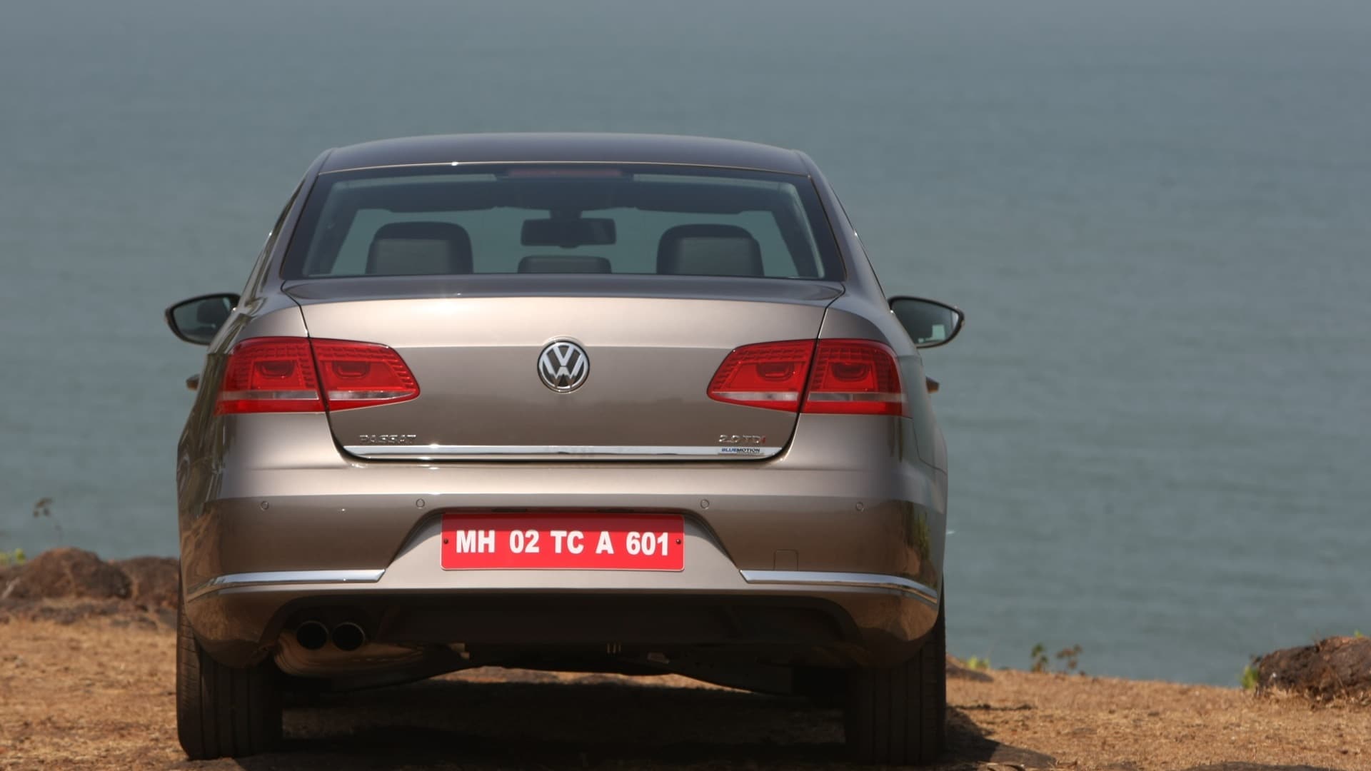 Volkswagen-Passat-2013-Trendline-MT-Compare