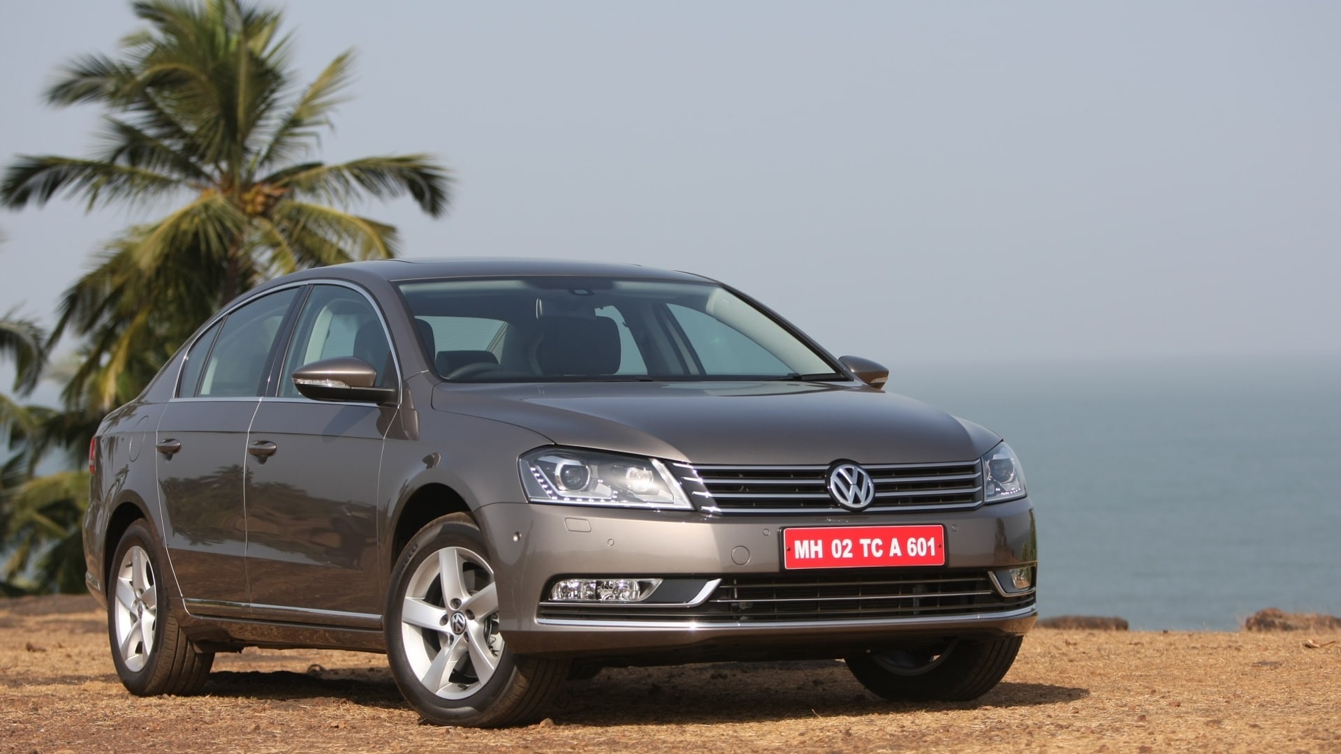 Volkswagen-Passat-2013-Trendline-MT-Compare