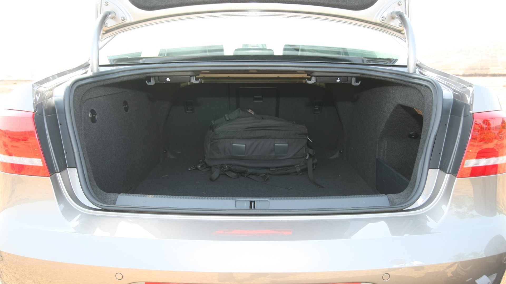 Volkswagen-Passat-2013-Trendline-MT-Compare