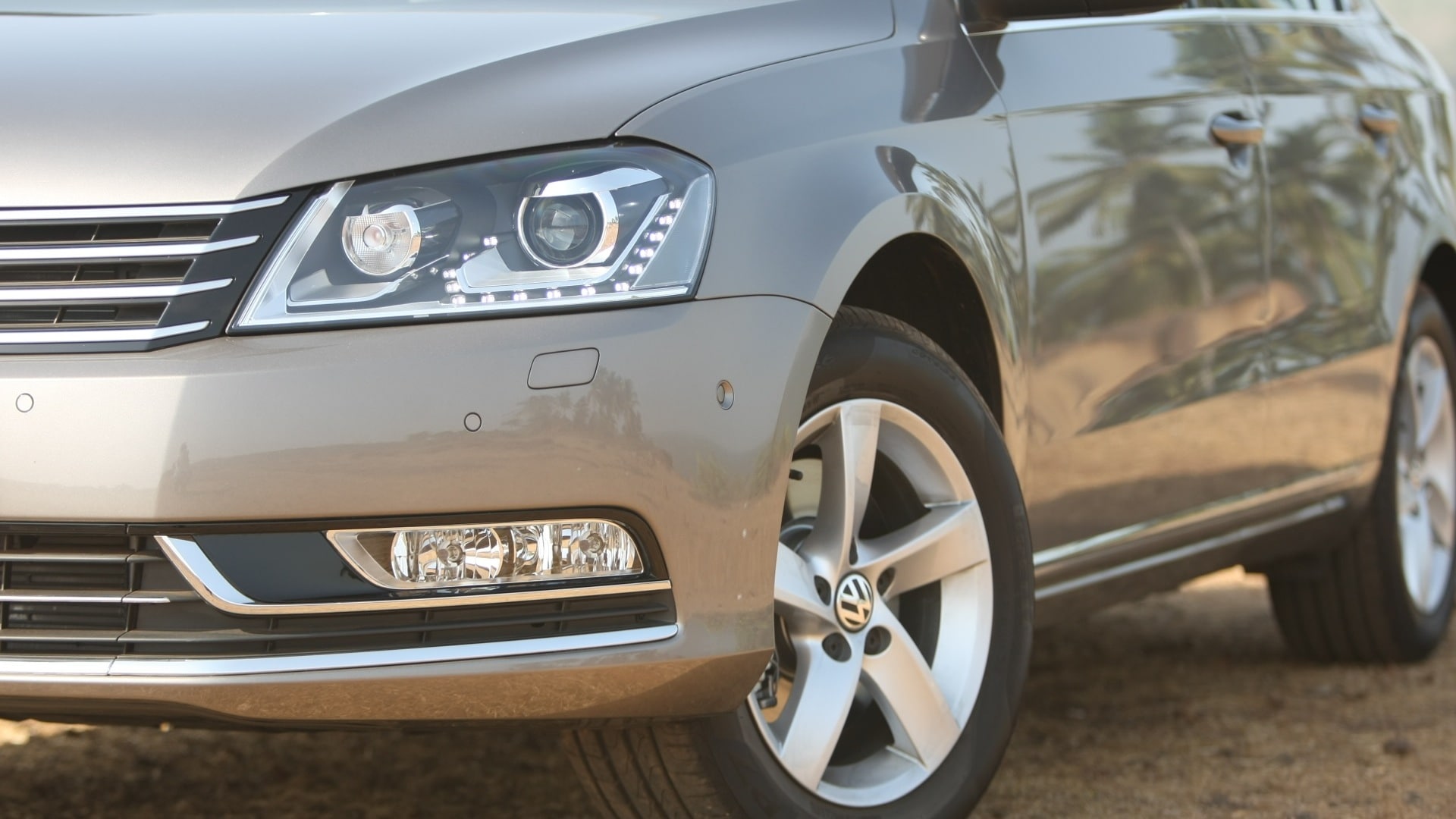 Volkswagen-Passat-2013-Trendline-MT-Exterior