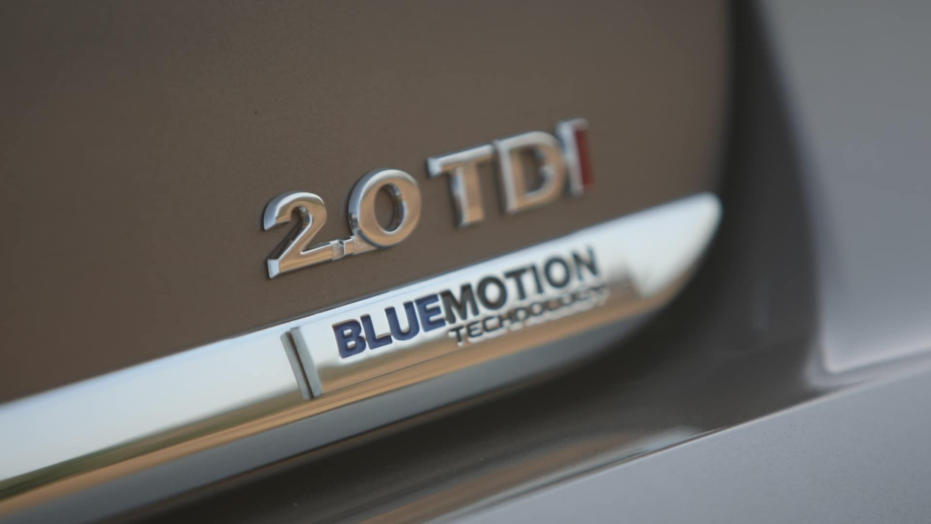 Volkswagen-Passat-2013-Trendline-MT-Exterior