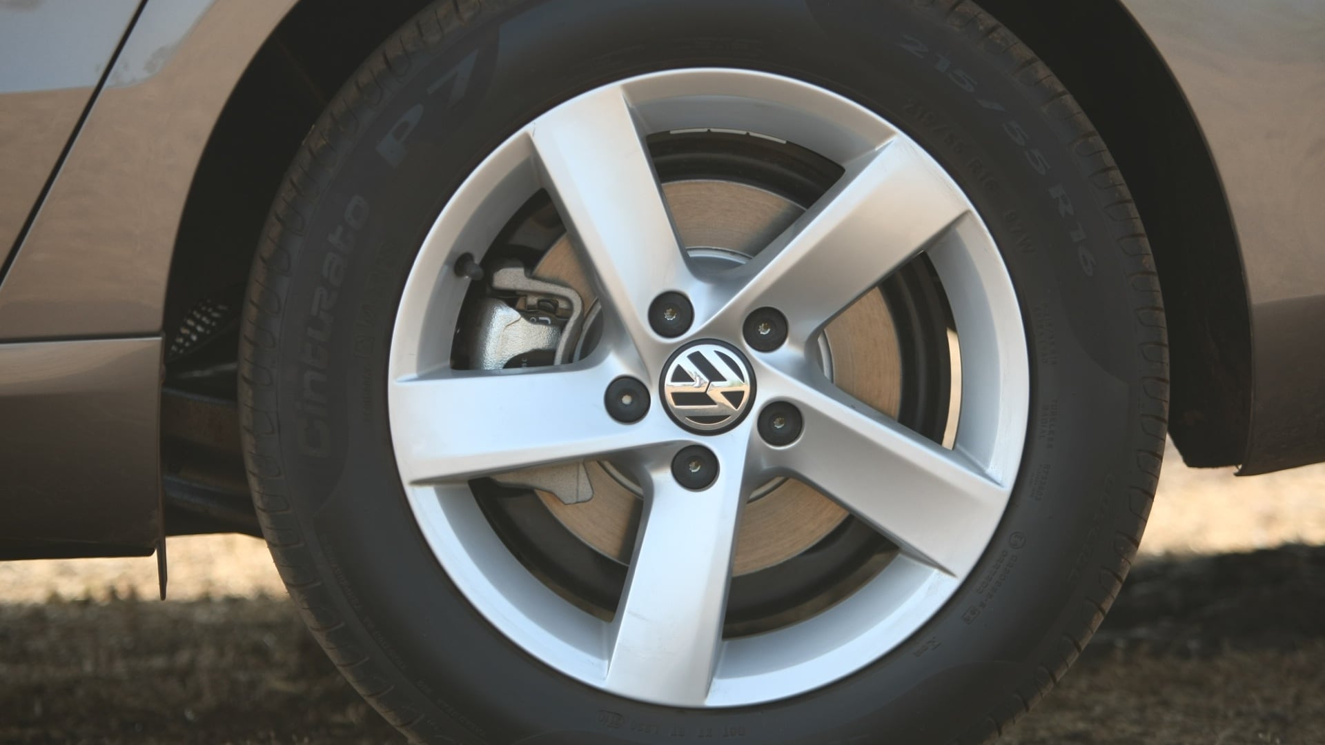 Volkswagen-Passat-2013-Trendline-MT-Exterior