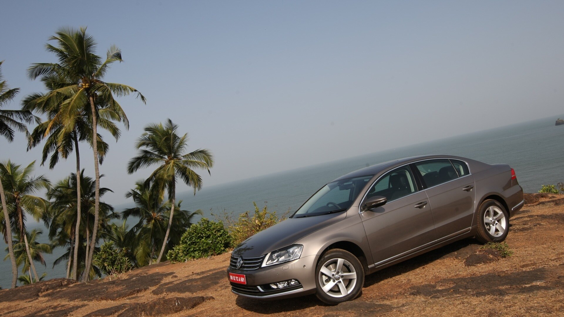 Volkswagen-Passat-2013-Trendline-MT-Exterior