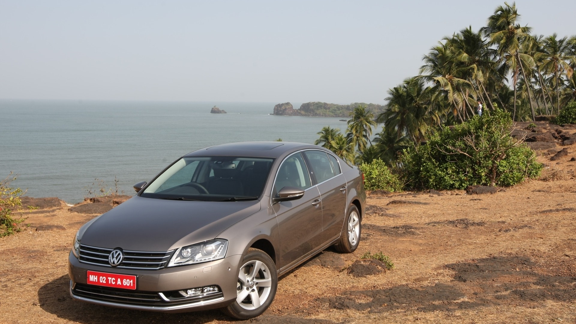 Volkswagen-Passat-2013-Trendline-MT-Exterior