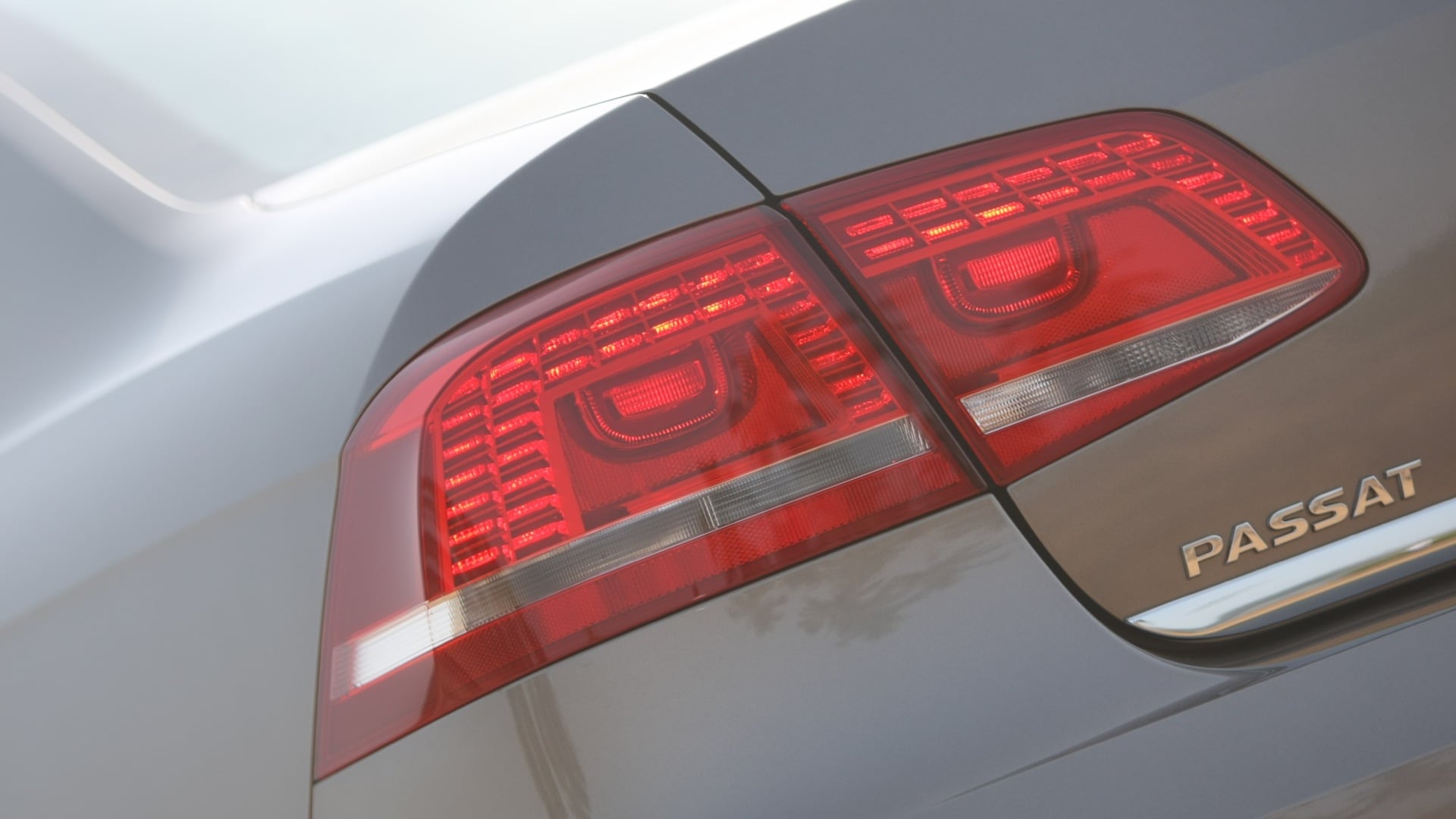 Volkswagen-Passat-2013-Trendline-MT-Exterior