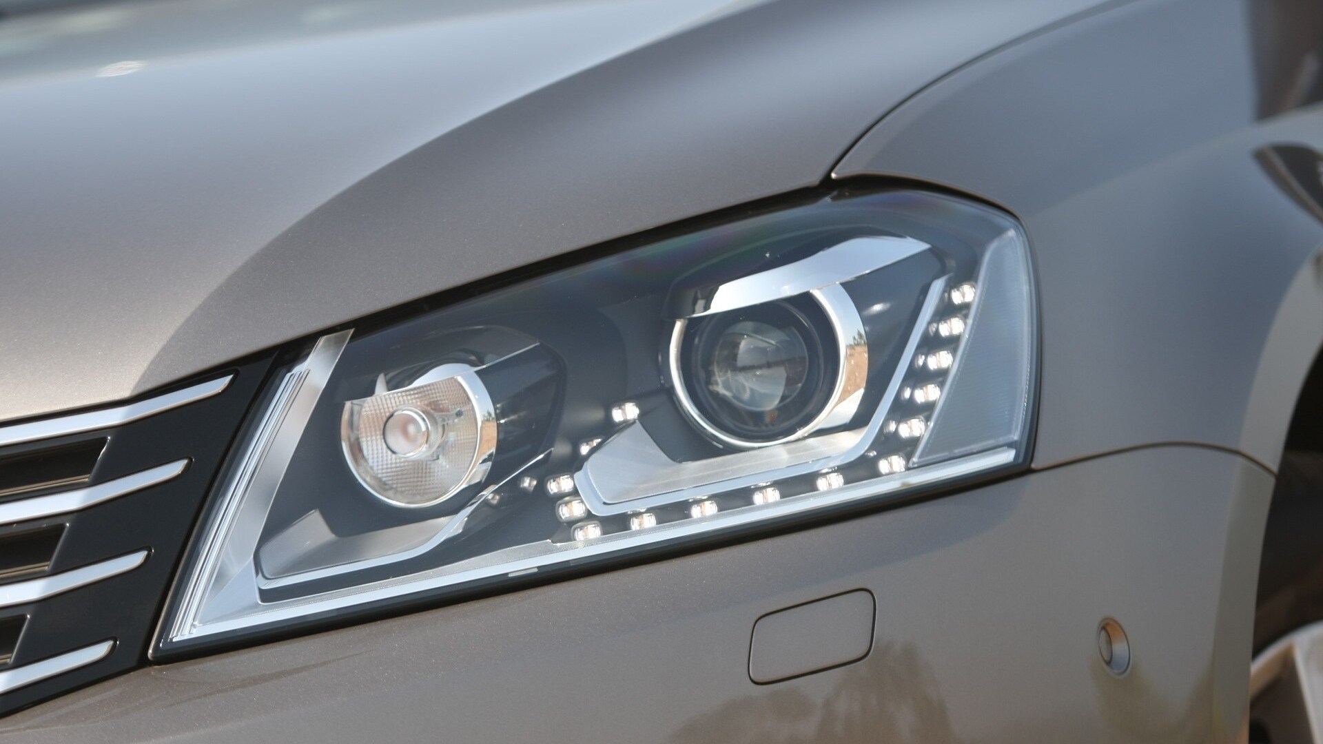 Volkswagen-Passat-2013-Trendline-MT-Exterior