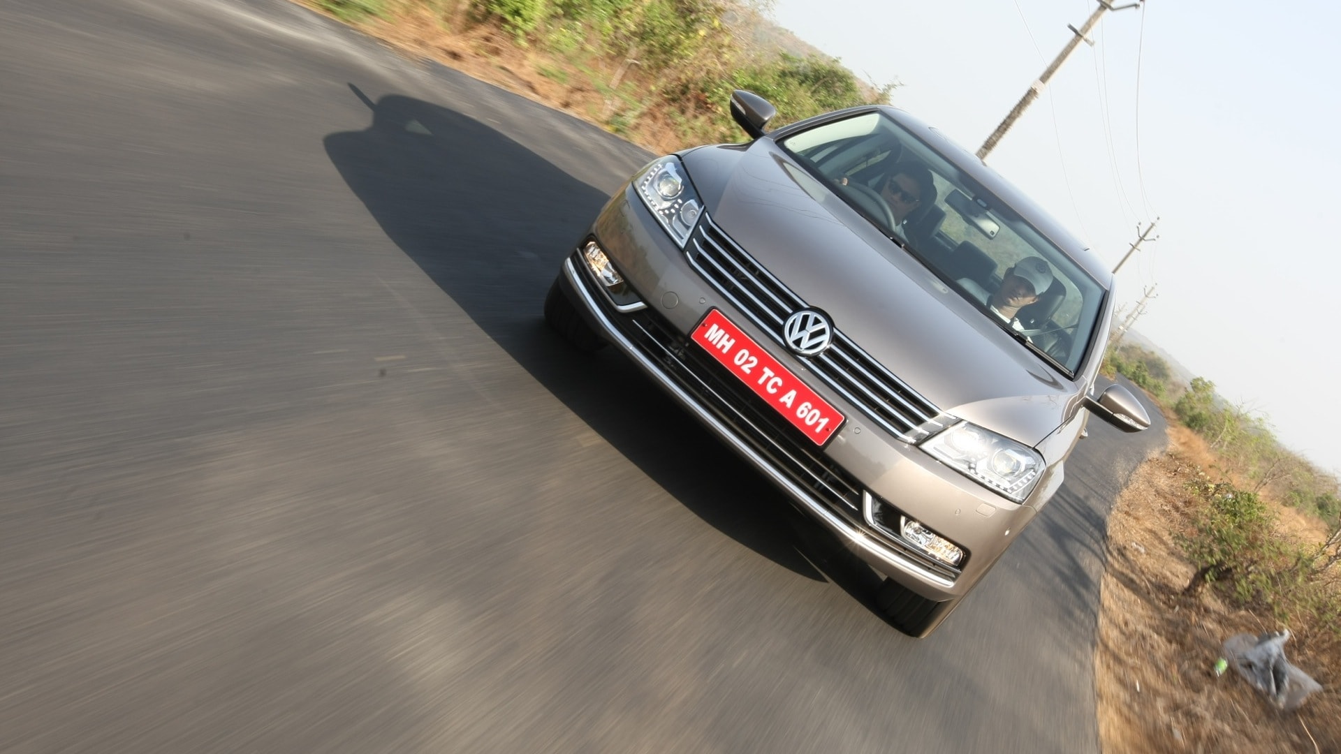 Volkswagen-Passat-2013-Trendline-MT-Exterior