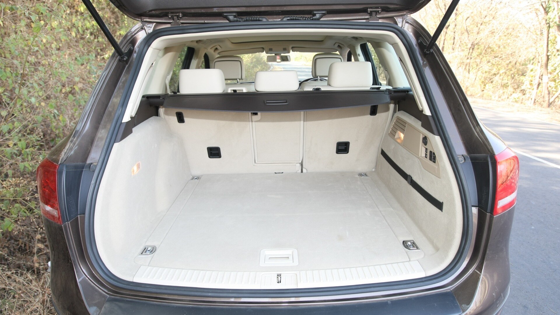 Volkswagen-Touareg-2012-V6-TDi-Compare