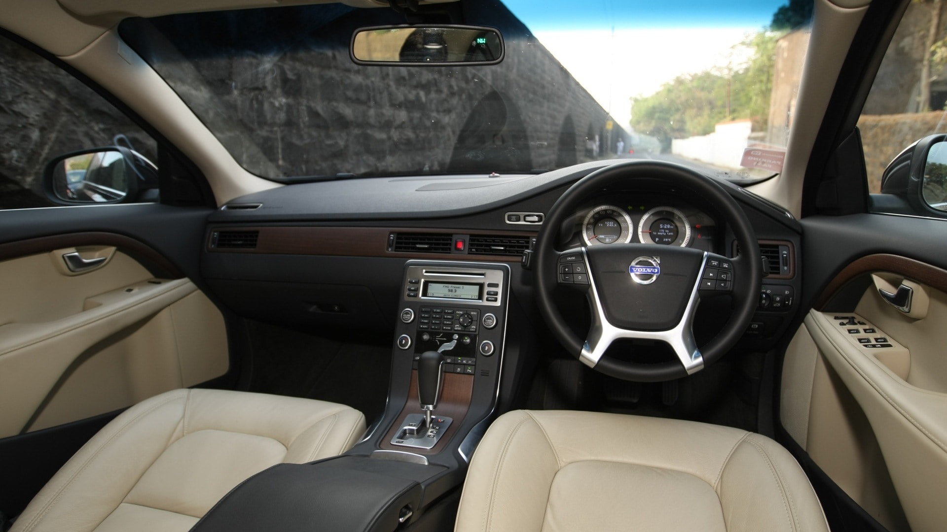 Volvo-S80-2013-2-4L-D5-Interior