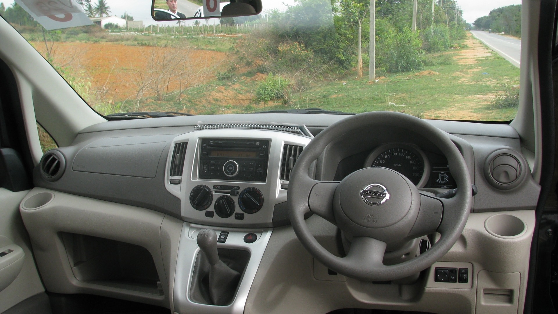 Nissan-Evalia-2014 Interior