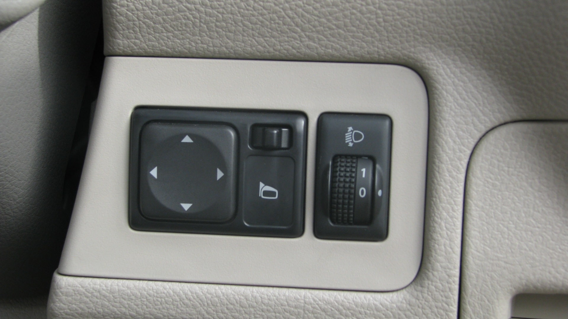 Nissan-Evalia-2014 Interior