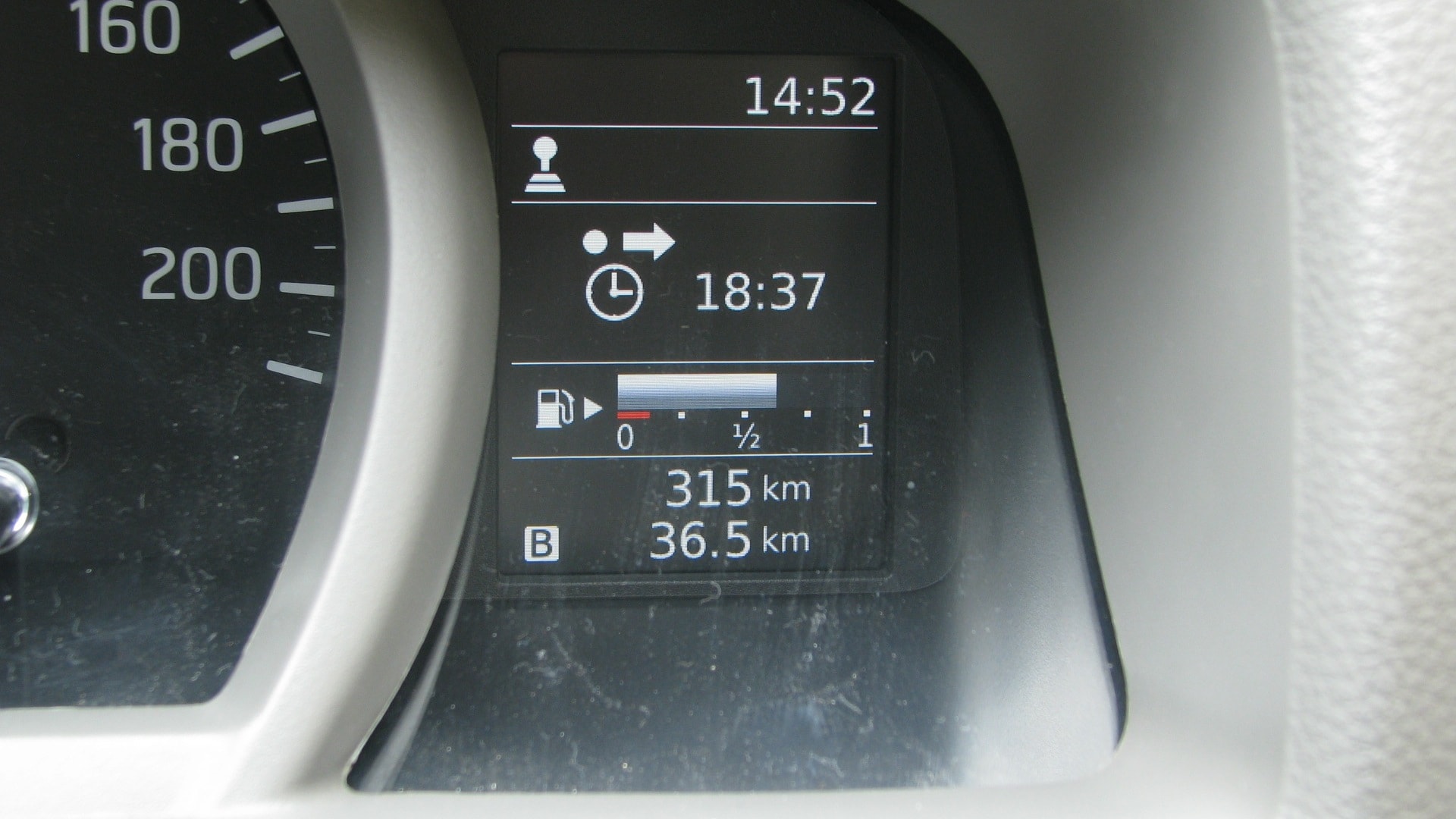 Nissan-Evalia-2014 Interior