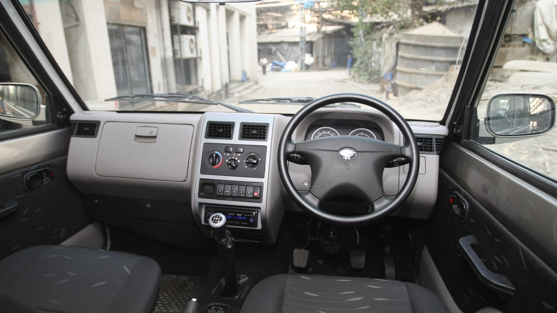 Tata-Sumo-Gold-2012-GX-Compare