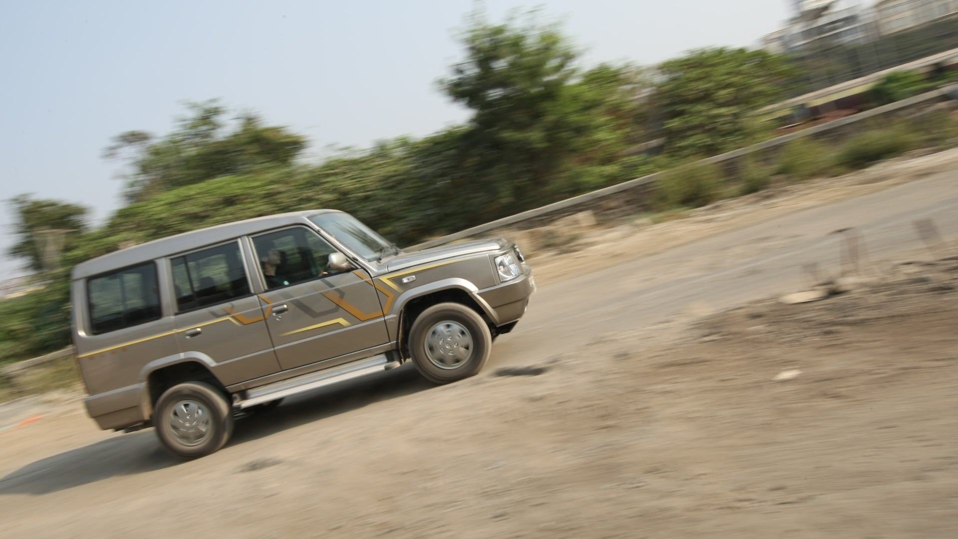 Tata-Sumo-Gold-2012-GX-Exterior