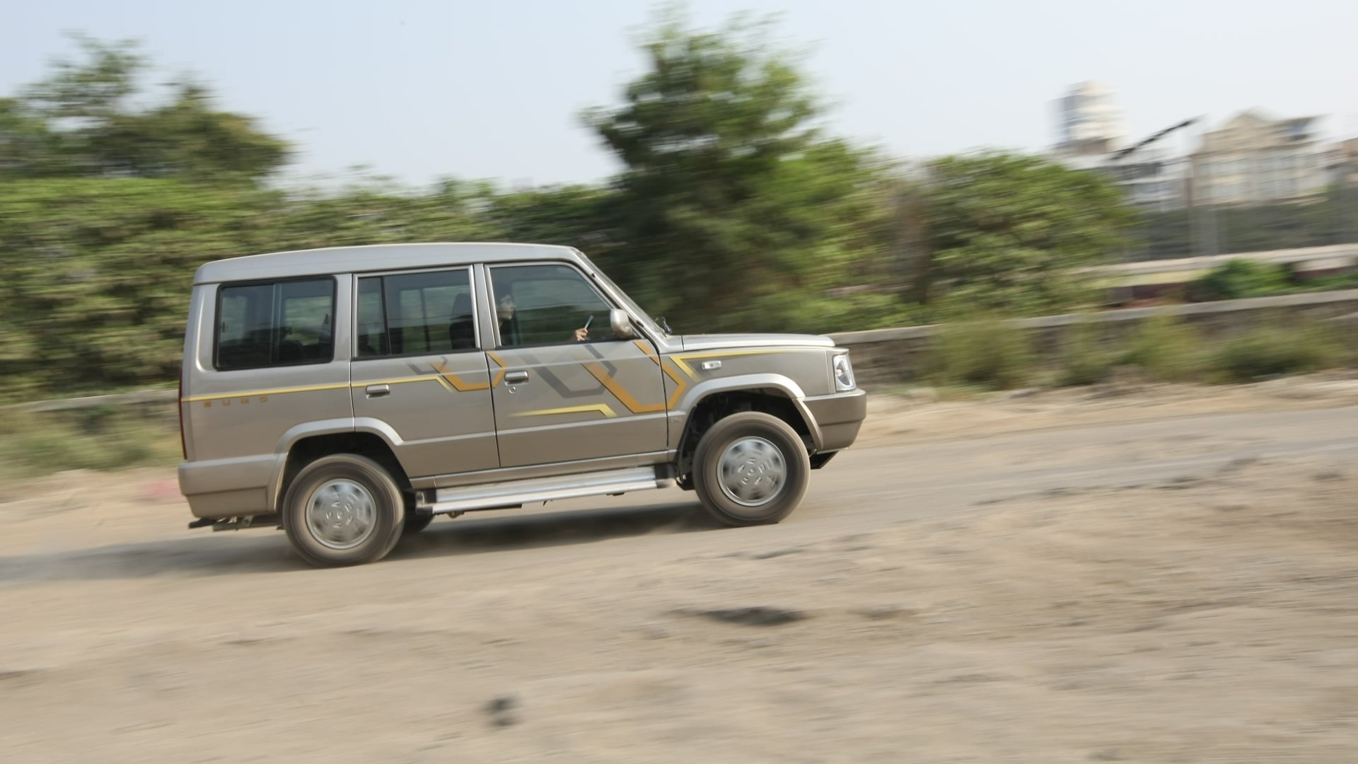 Tata-Sumo-Gold-2012-GX-Exterior