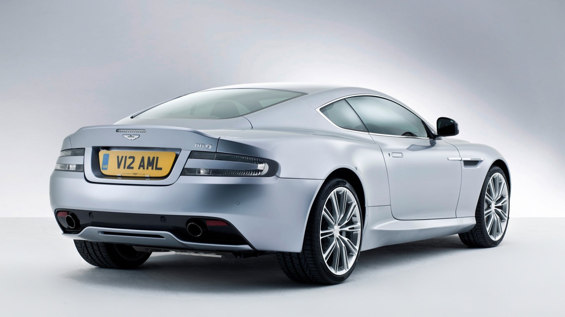 Aston-Martin-db9-2013-STD-Compare