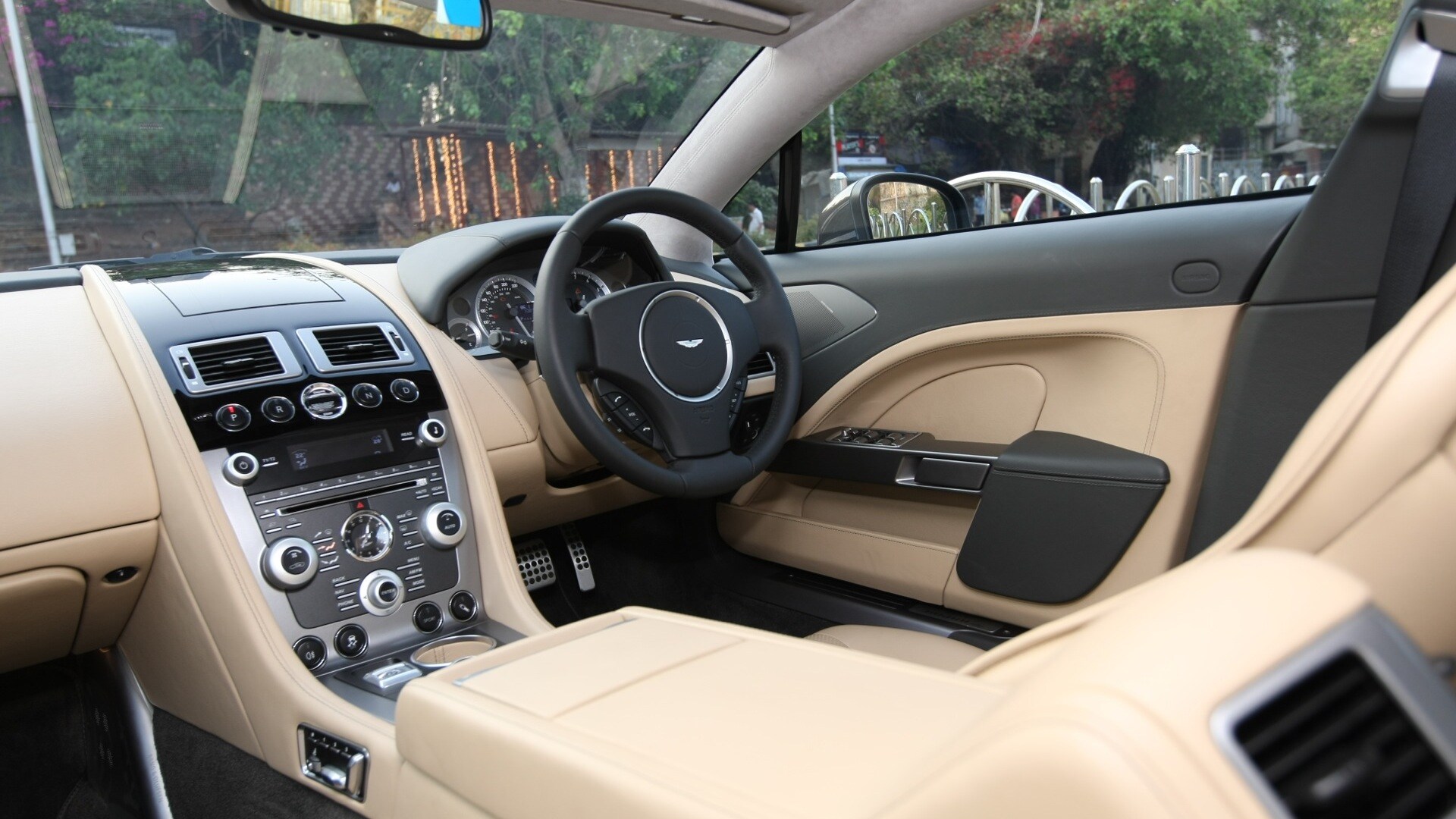 Aston-Martin-Rapide-2013-STD-Interior