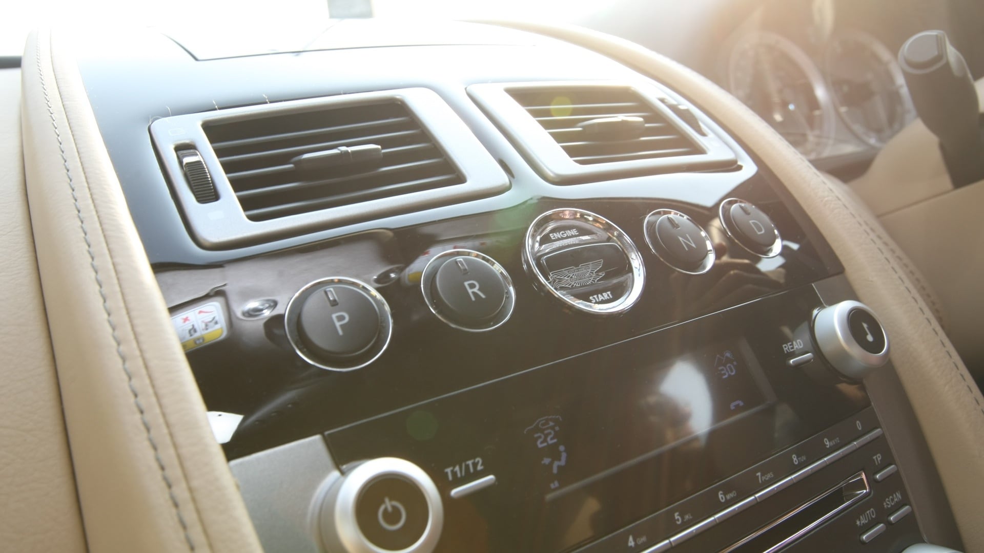 Aston-Martin-Rapide-2013-STD-Interior