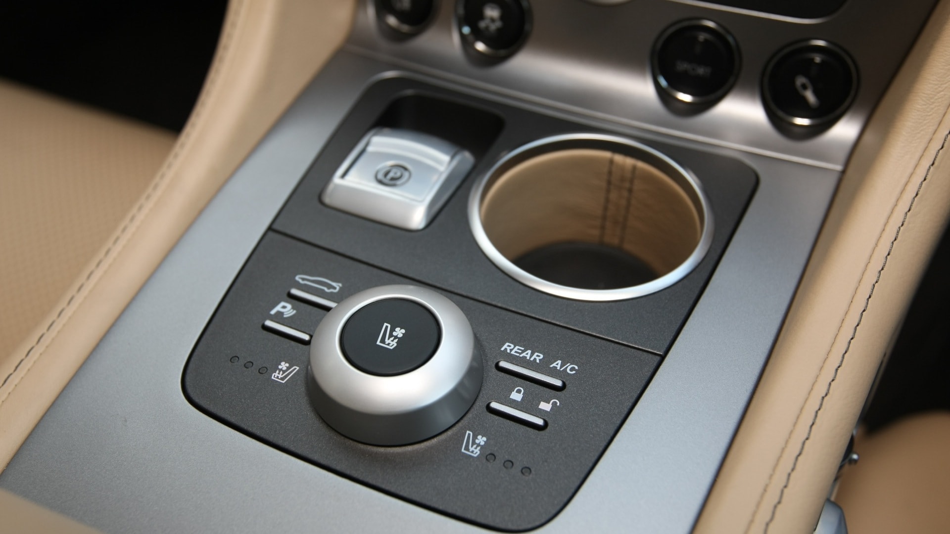 Aston-Martin-Rapide-2013-STD-Interior