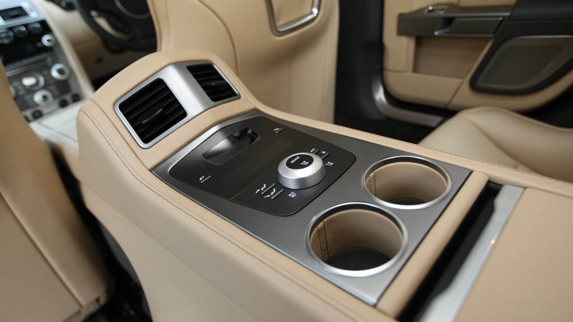 Aston-Martin-Rapide-2013-STD-Interior
