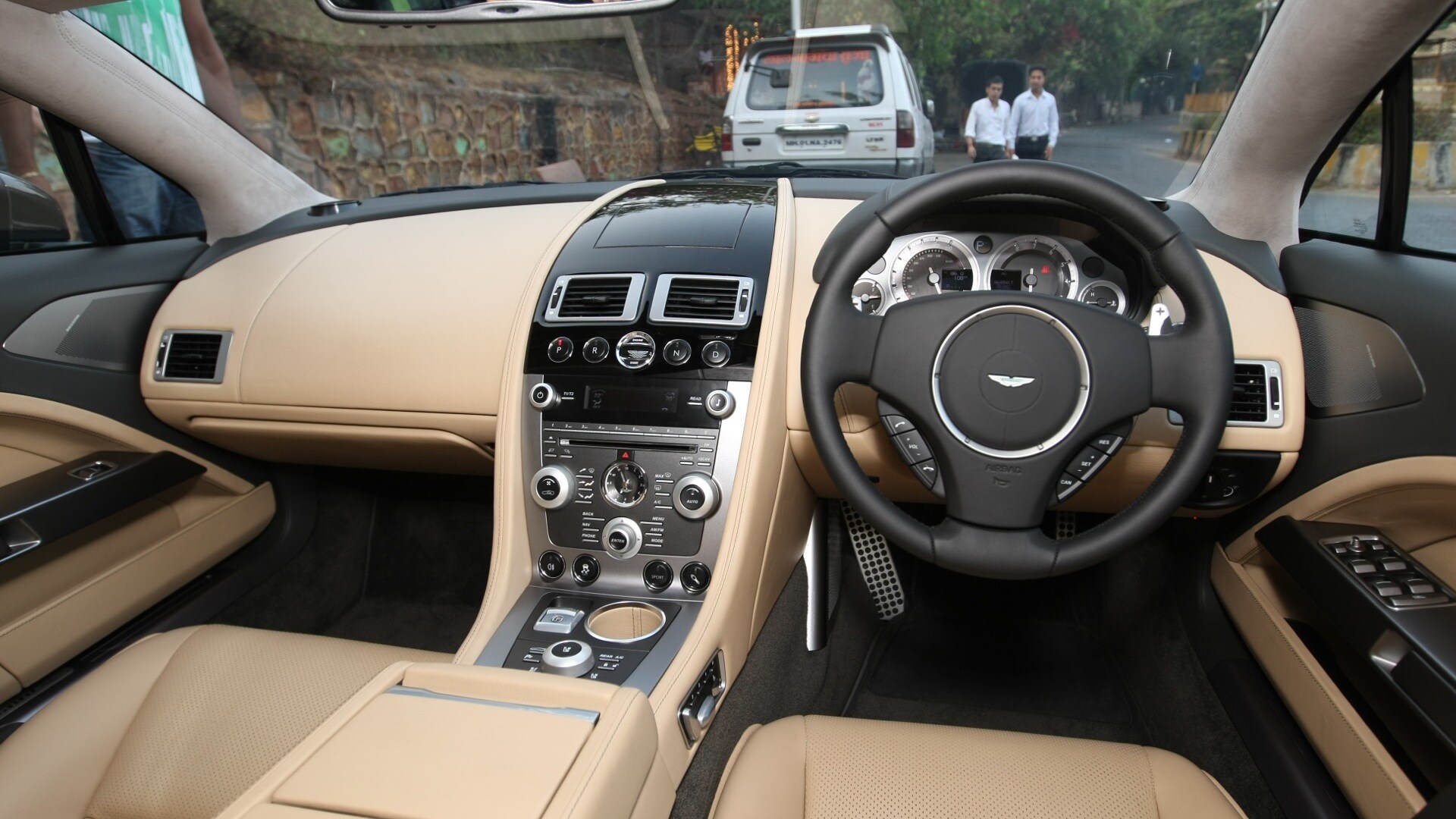 Aston-Martin-Rapide-2013-STD-Interior