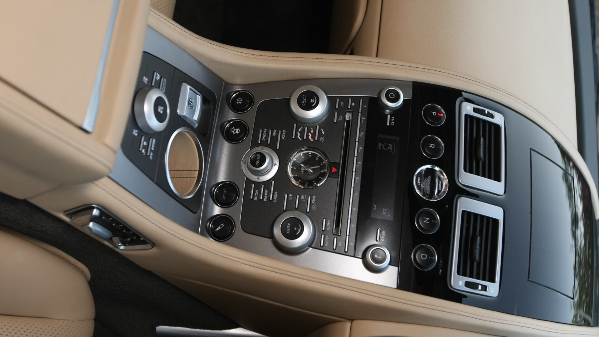 Aston-Martin-Rapide-2013-STD-Interior