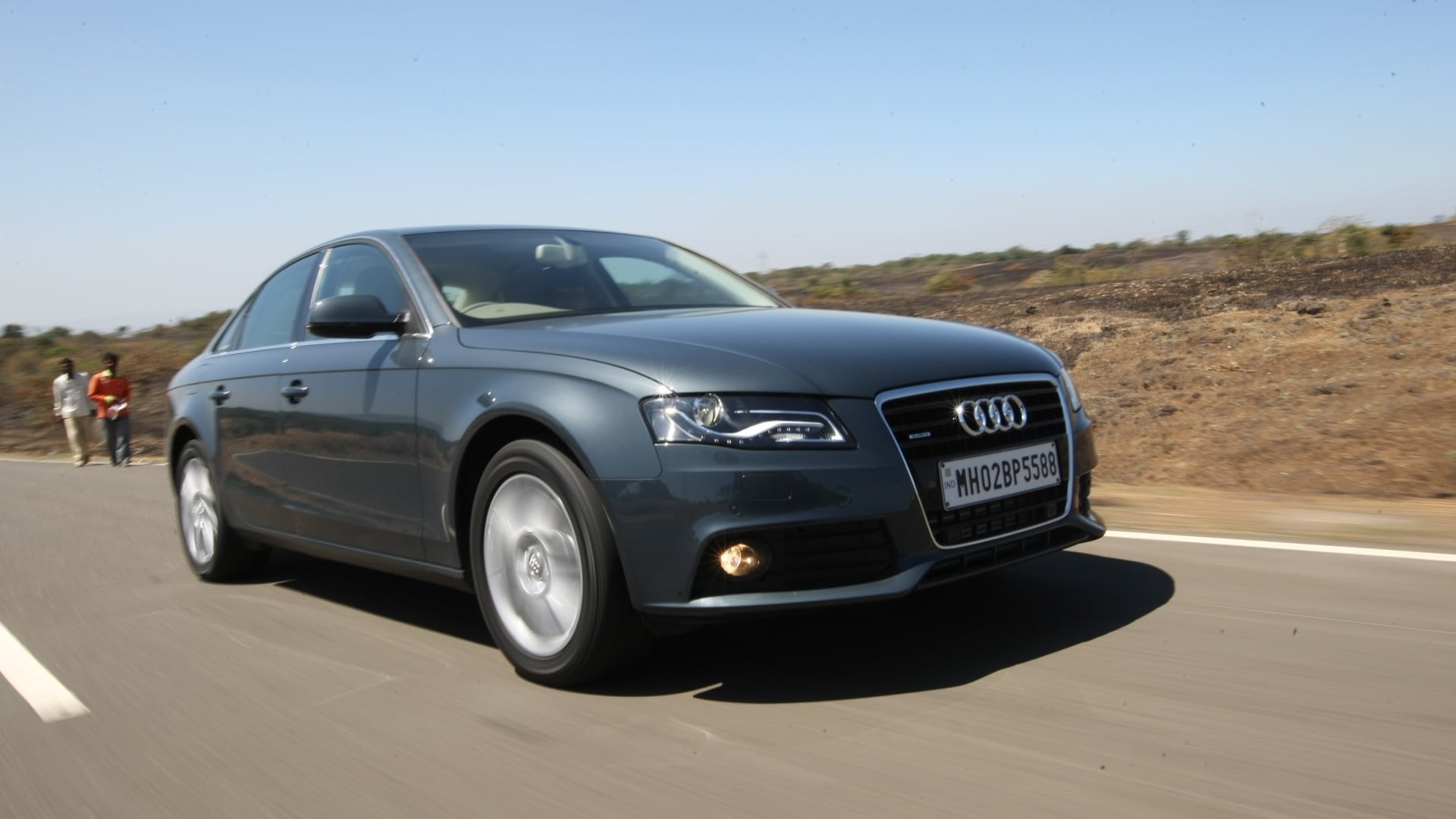 Audi-A4-2012-1-8-TFSI-Compare