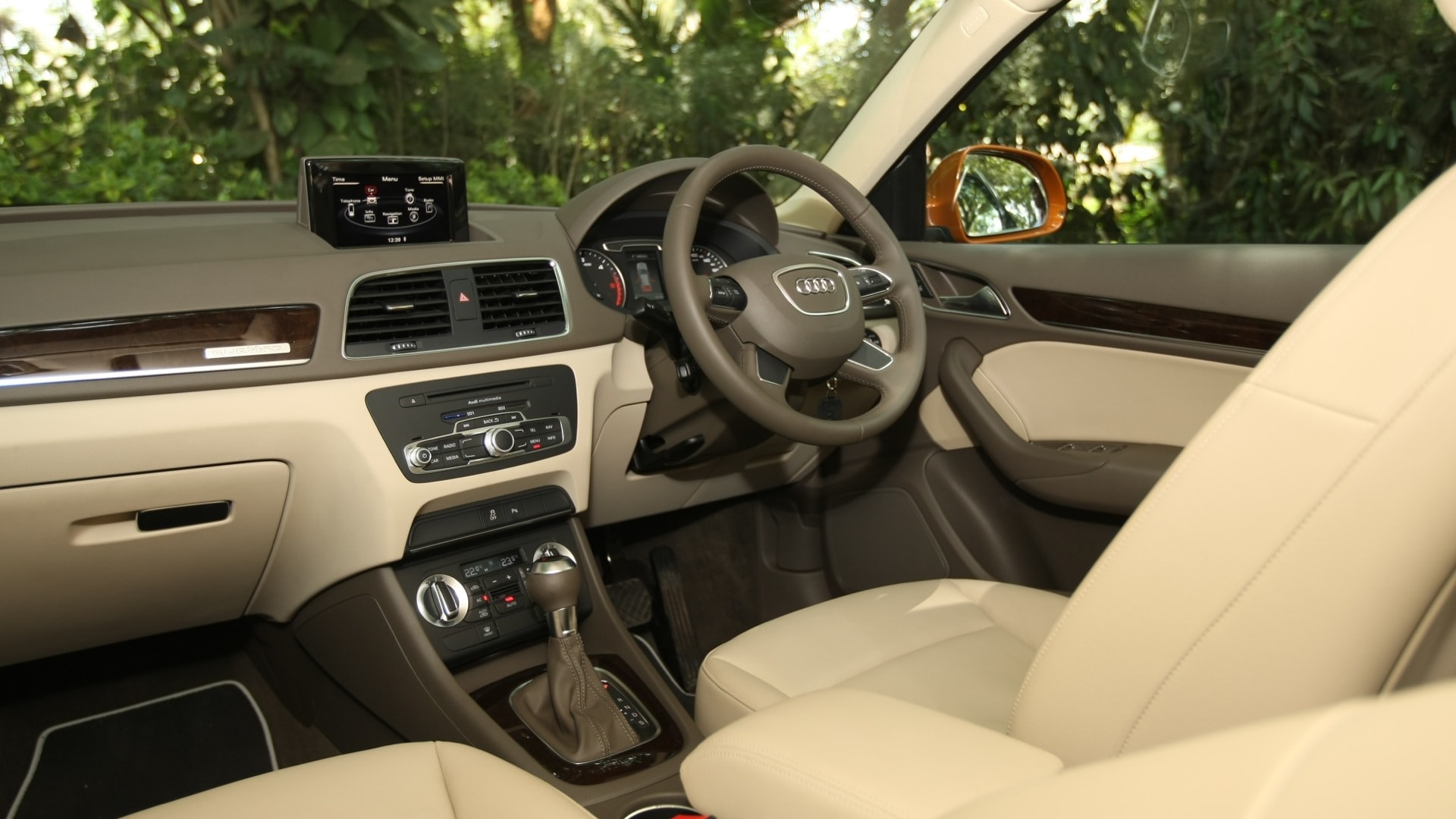 Audi-Q3-2012-2-0-TFSI-Quattro-Interior