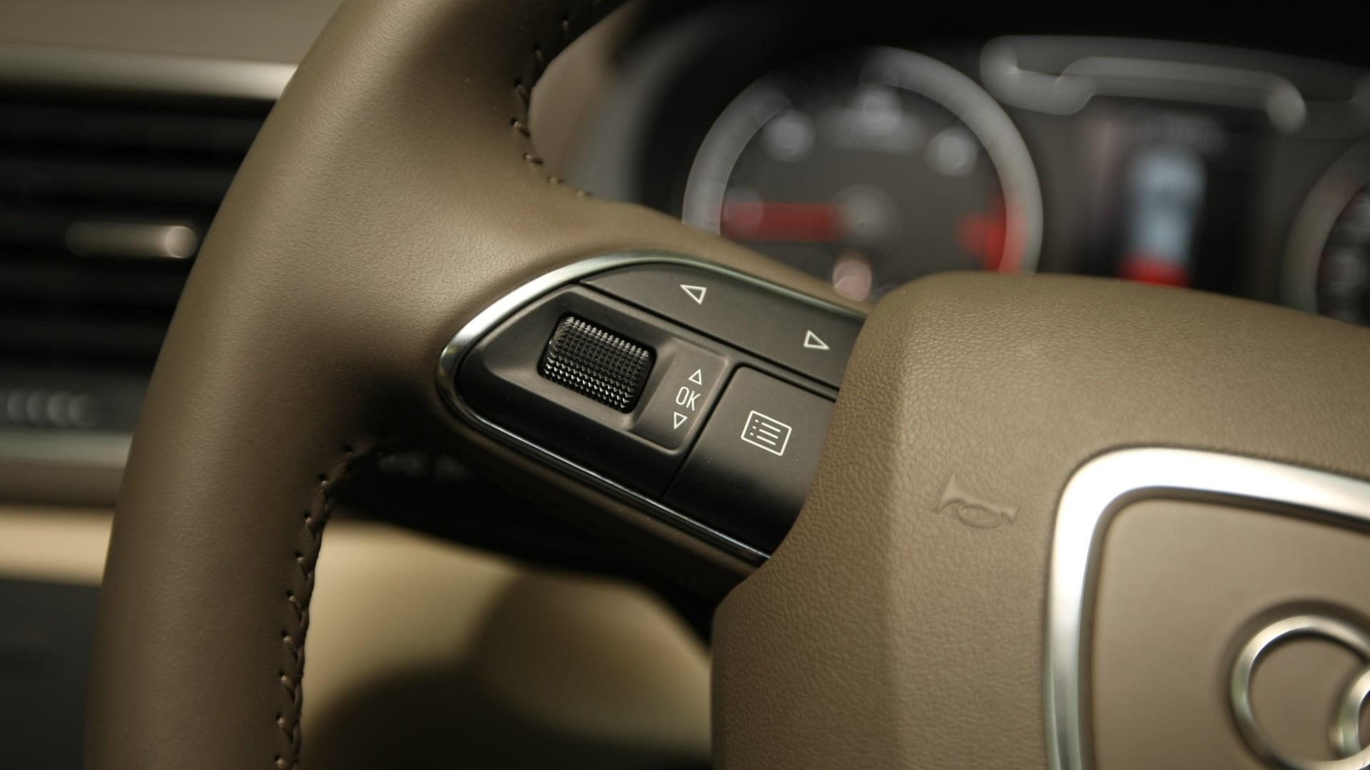 Audi-Q3-2012-2-0-TFSI-Quattro-Interior