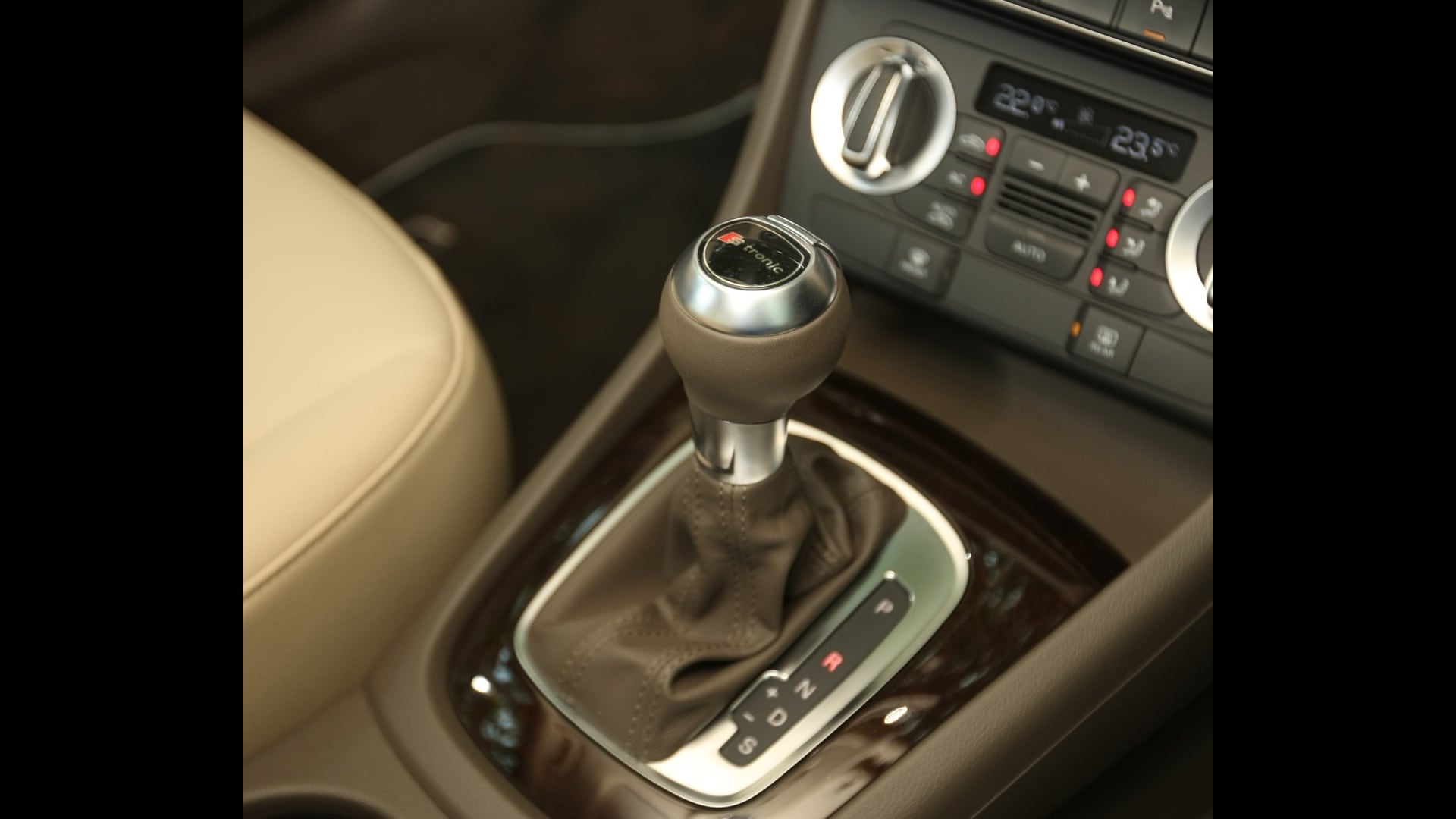 Audi-Q3-2012-2-0-TFSI-Quattro-Interior