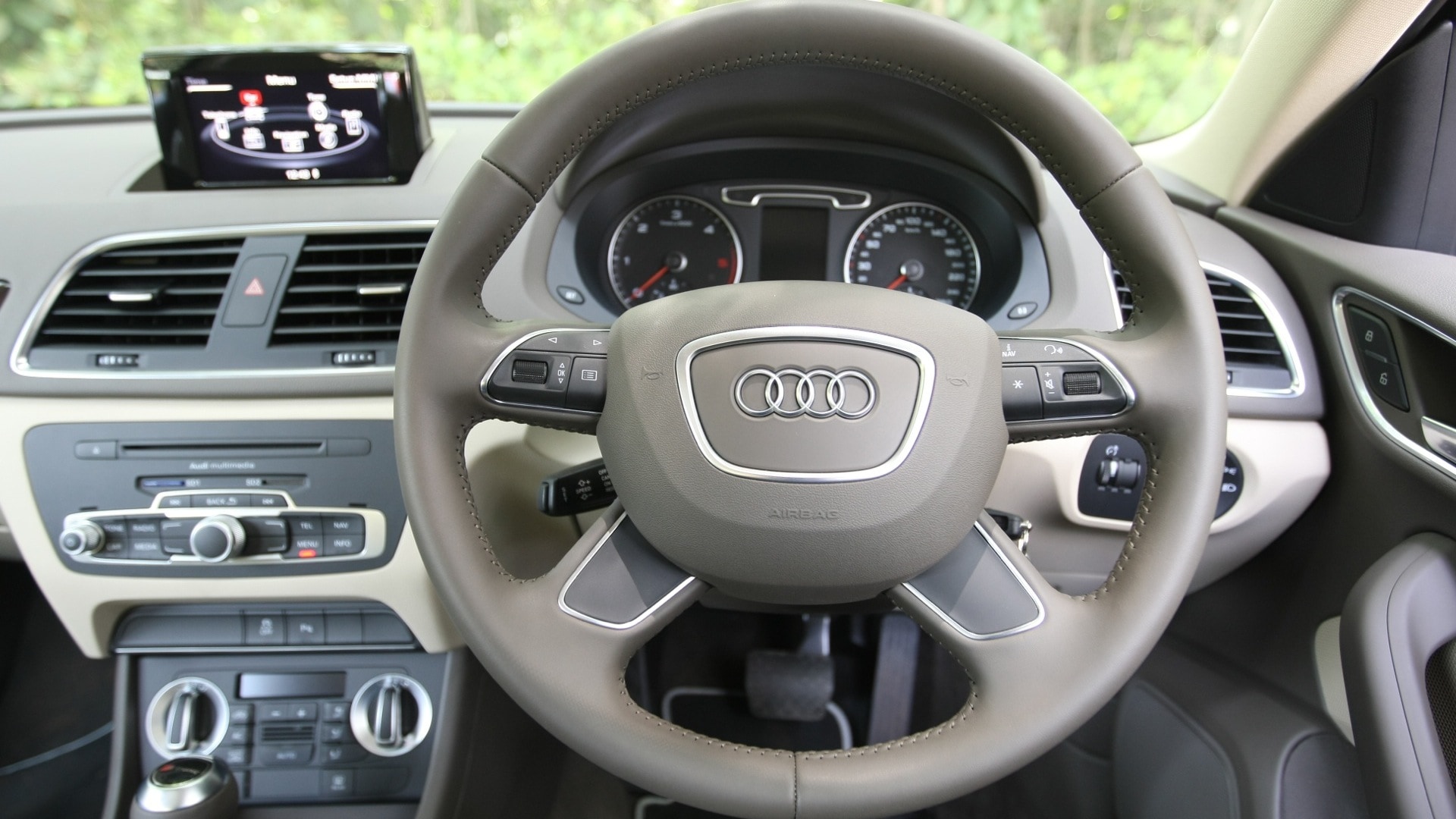 Audi-Q3-2012-2-0-TFSI-Quattro-Interior