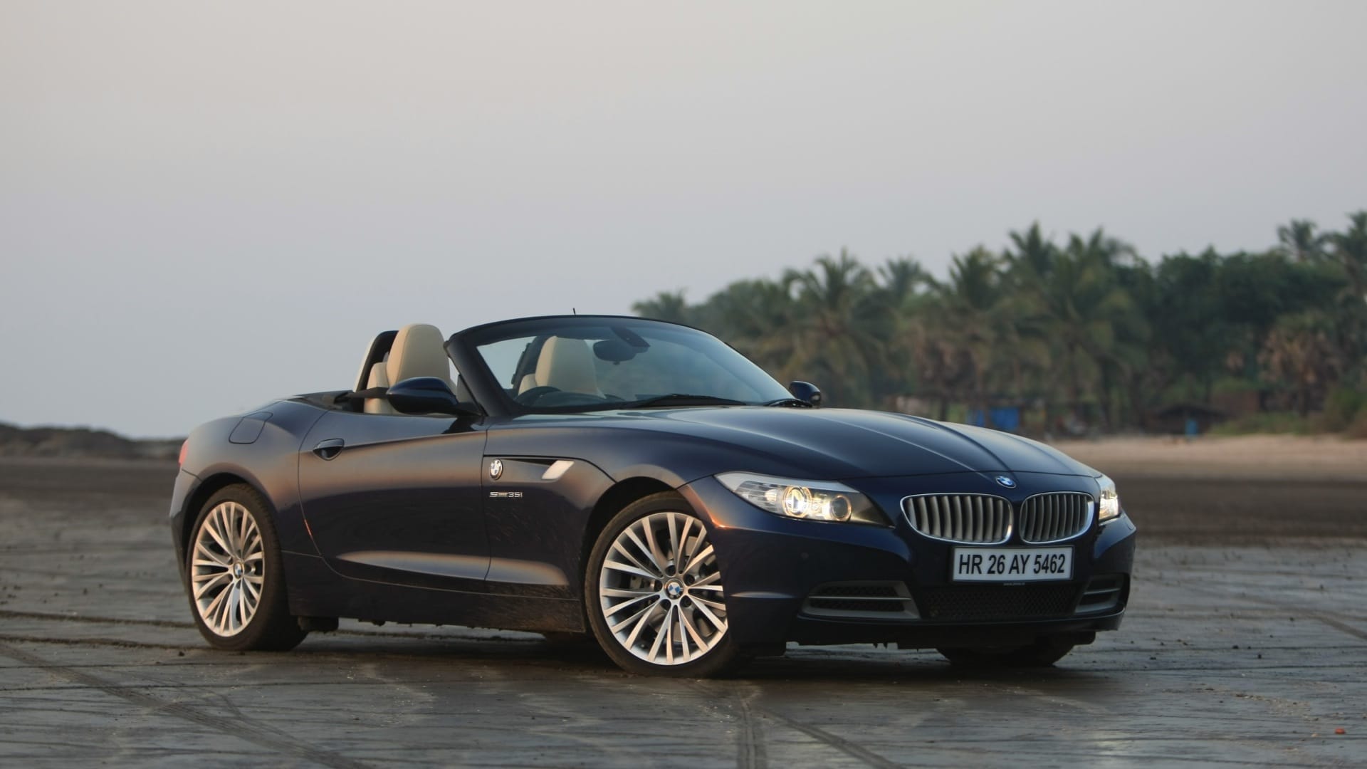 BMW-Z4-2013-sDrive-3-5i-Compare