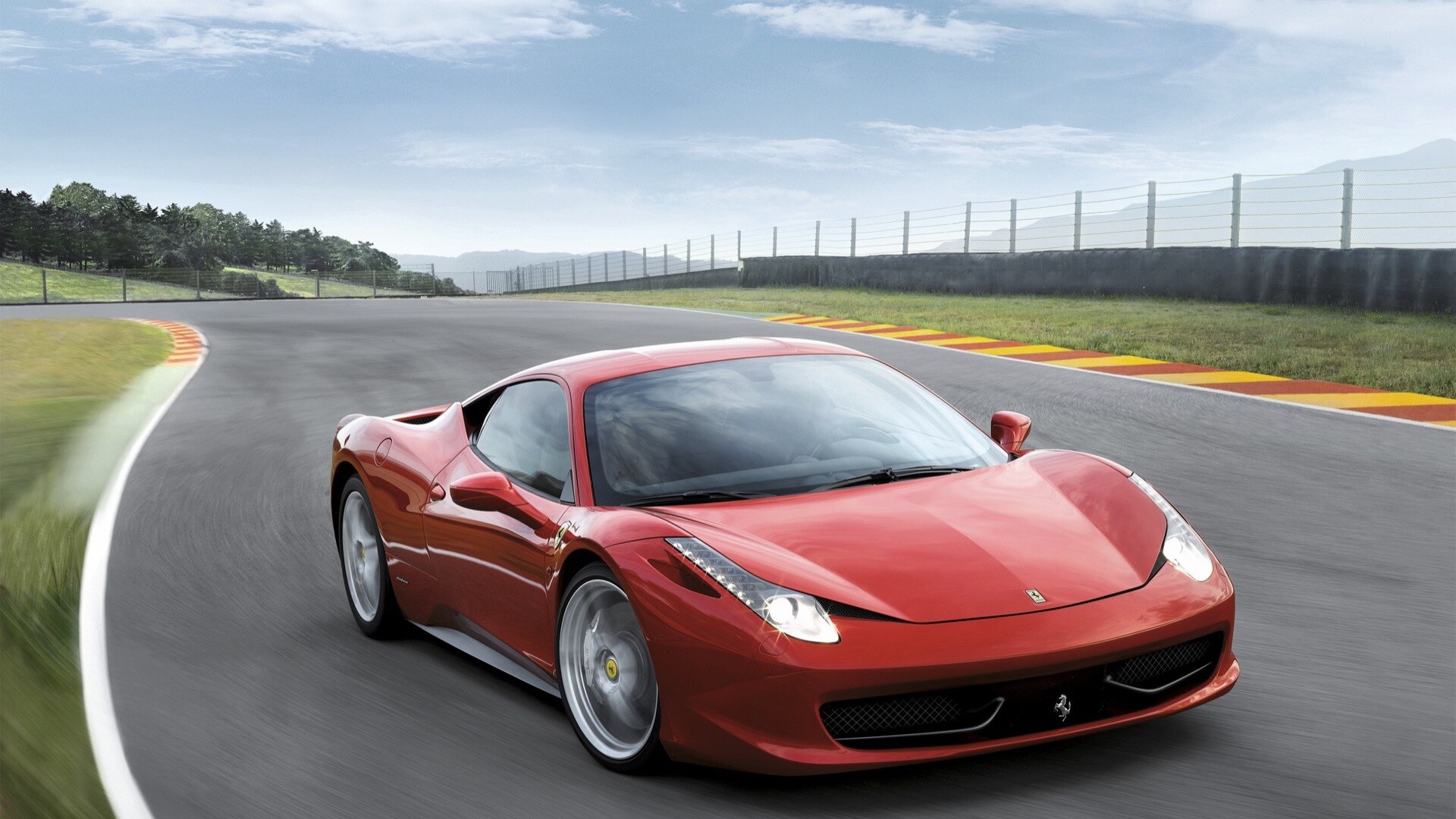 Ferrari-458-Italia-2013-STD-Compare