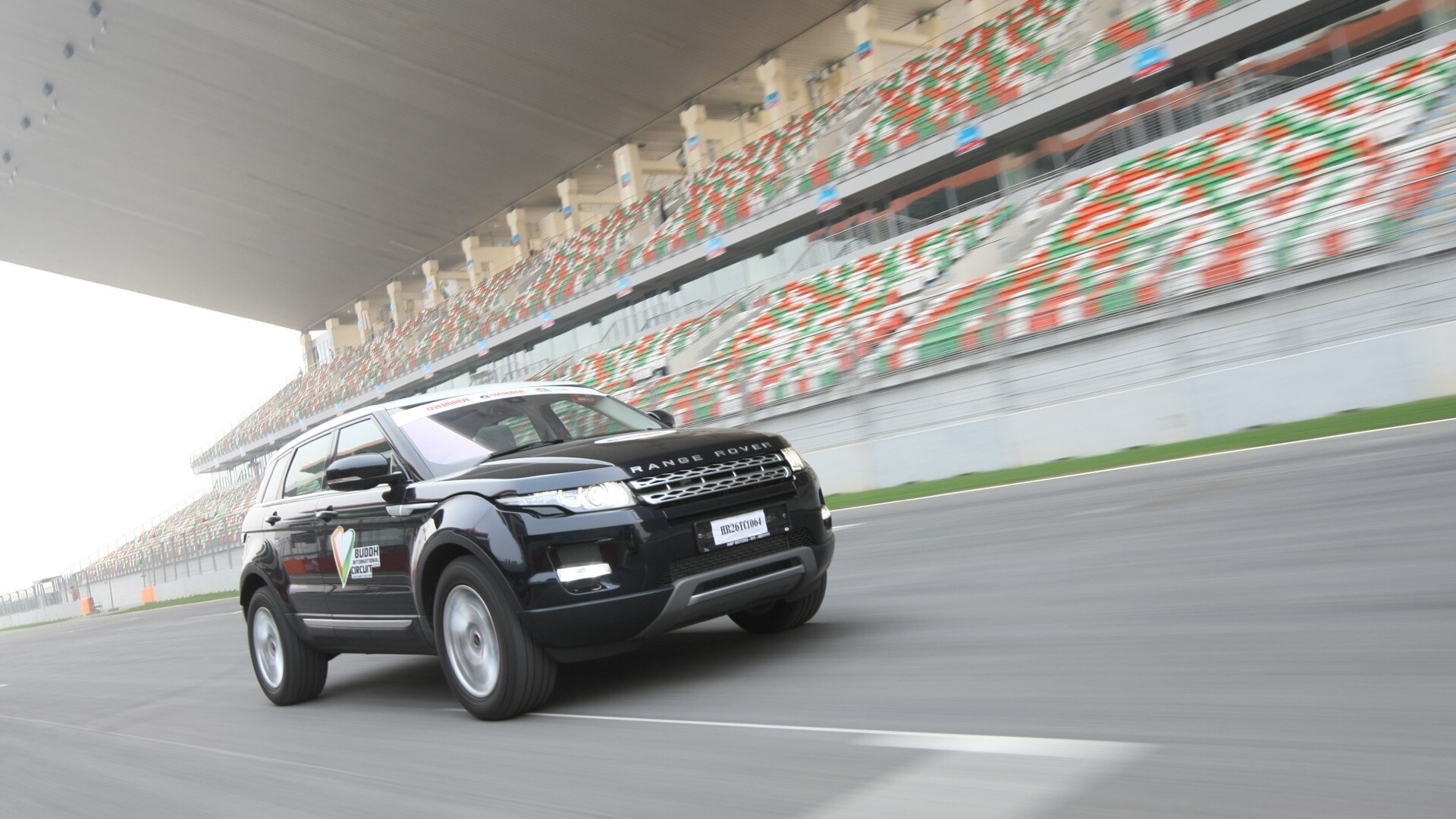 Land-Rover-Evoque-2013-Pure-SD4-Exterior