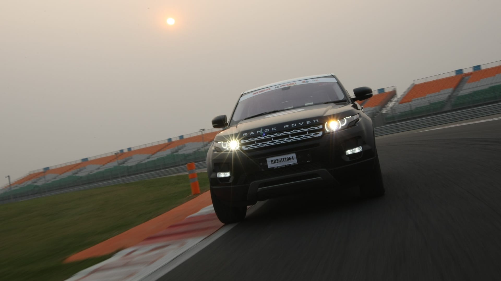 Land-Rover-Evoque-2013-Pure-SD4-Exterior