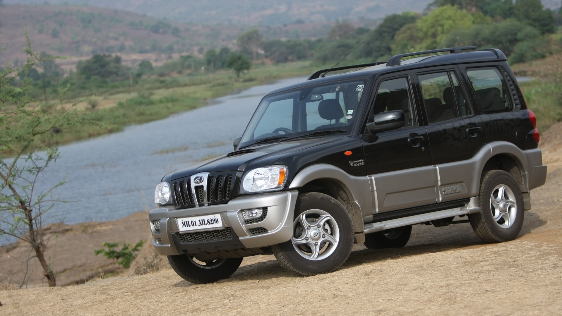 Mahindra-Scorpio-2013-LX-Exterior