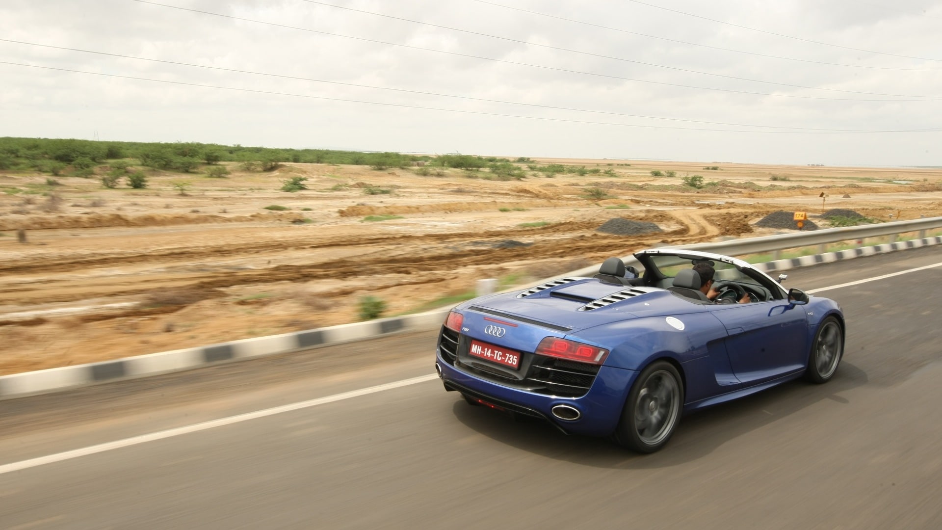 Audi-R8-2012-4-2-FSI-Quattro-Compare