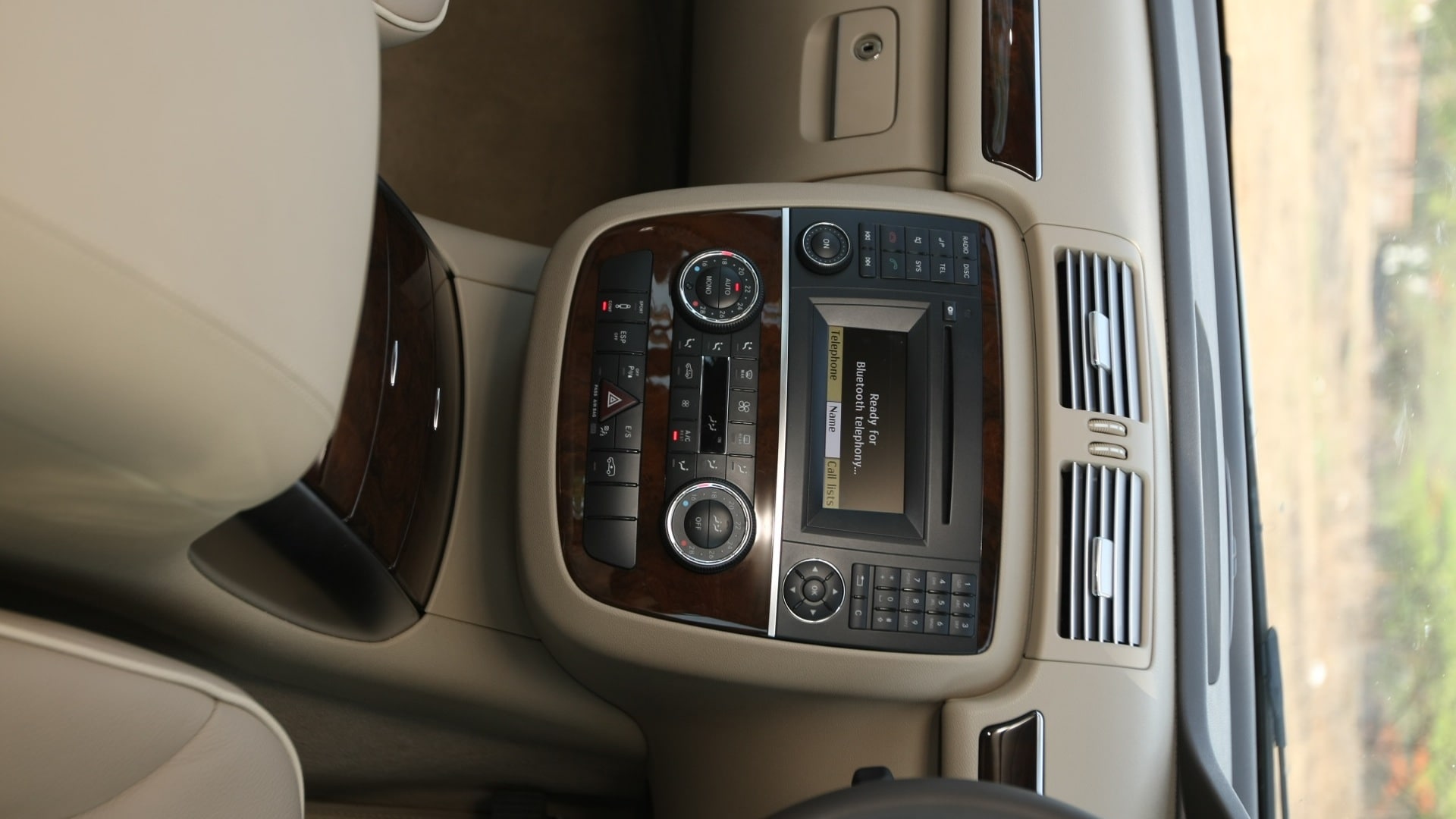 mercedesbenz-rclass-2013-R-350-4MATIC-long-interior