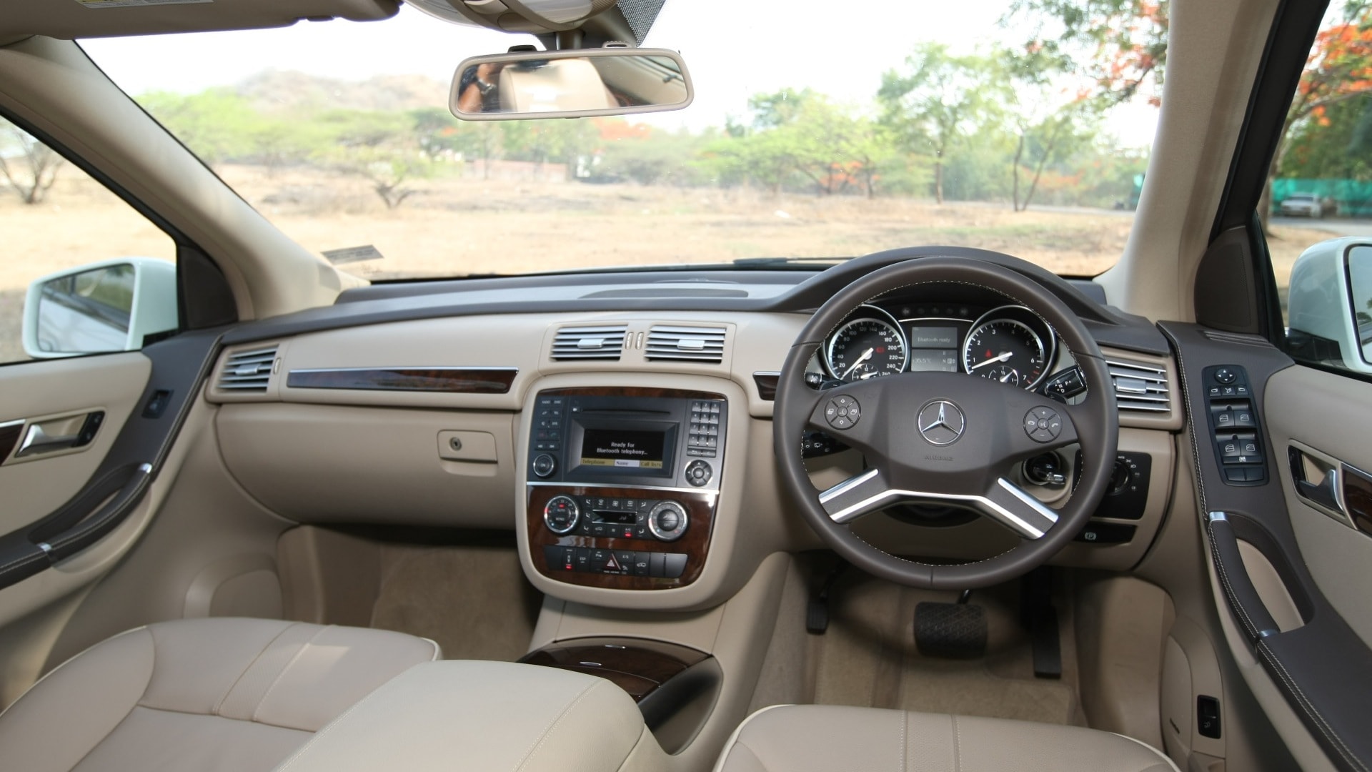 mercedesbenz-rclass-2013-R-350-4MATIC-long-interior