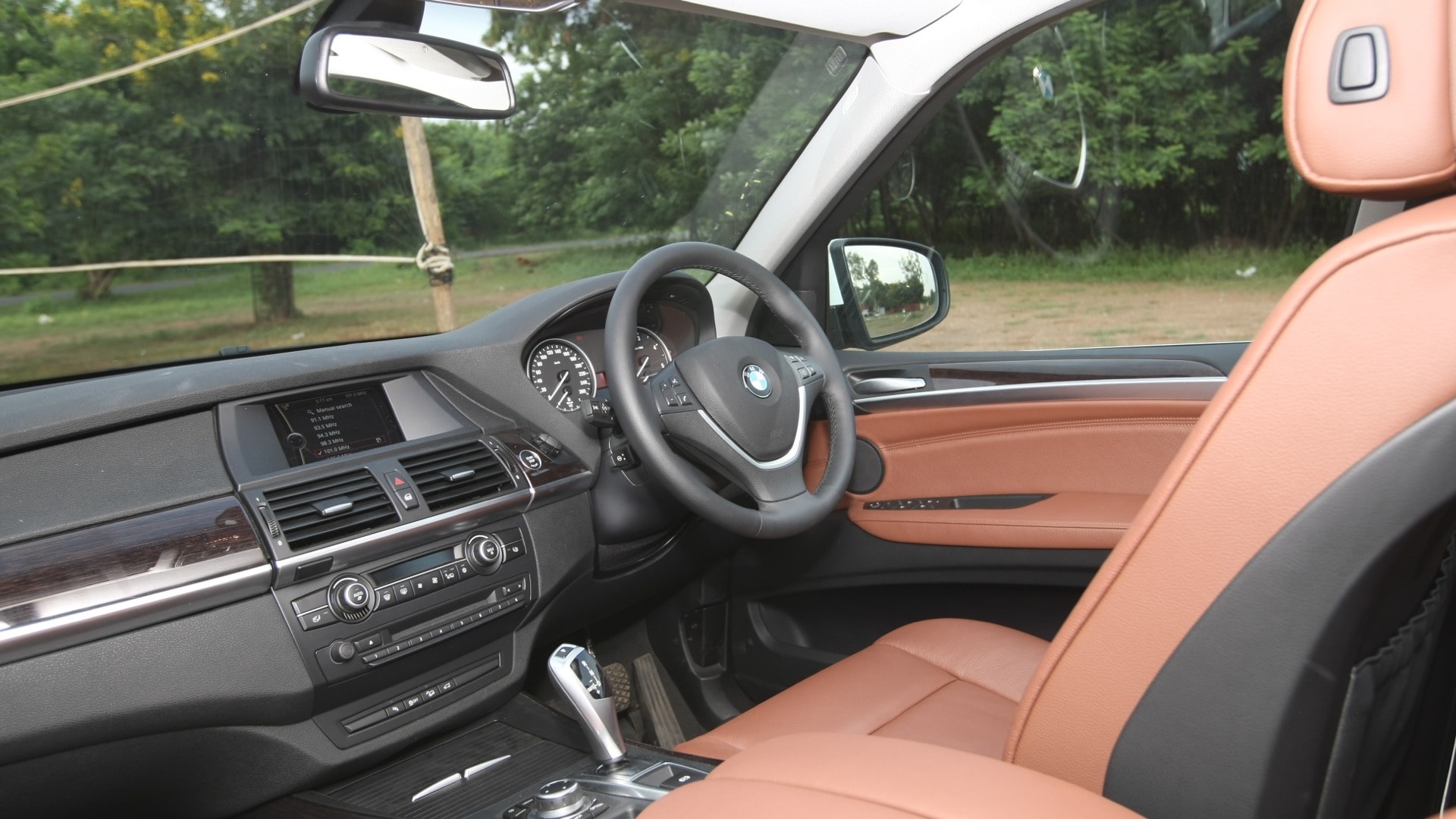 BMW-x5-2013-xDrive5-0i-Interior